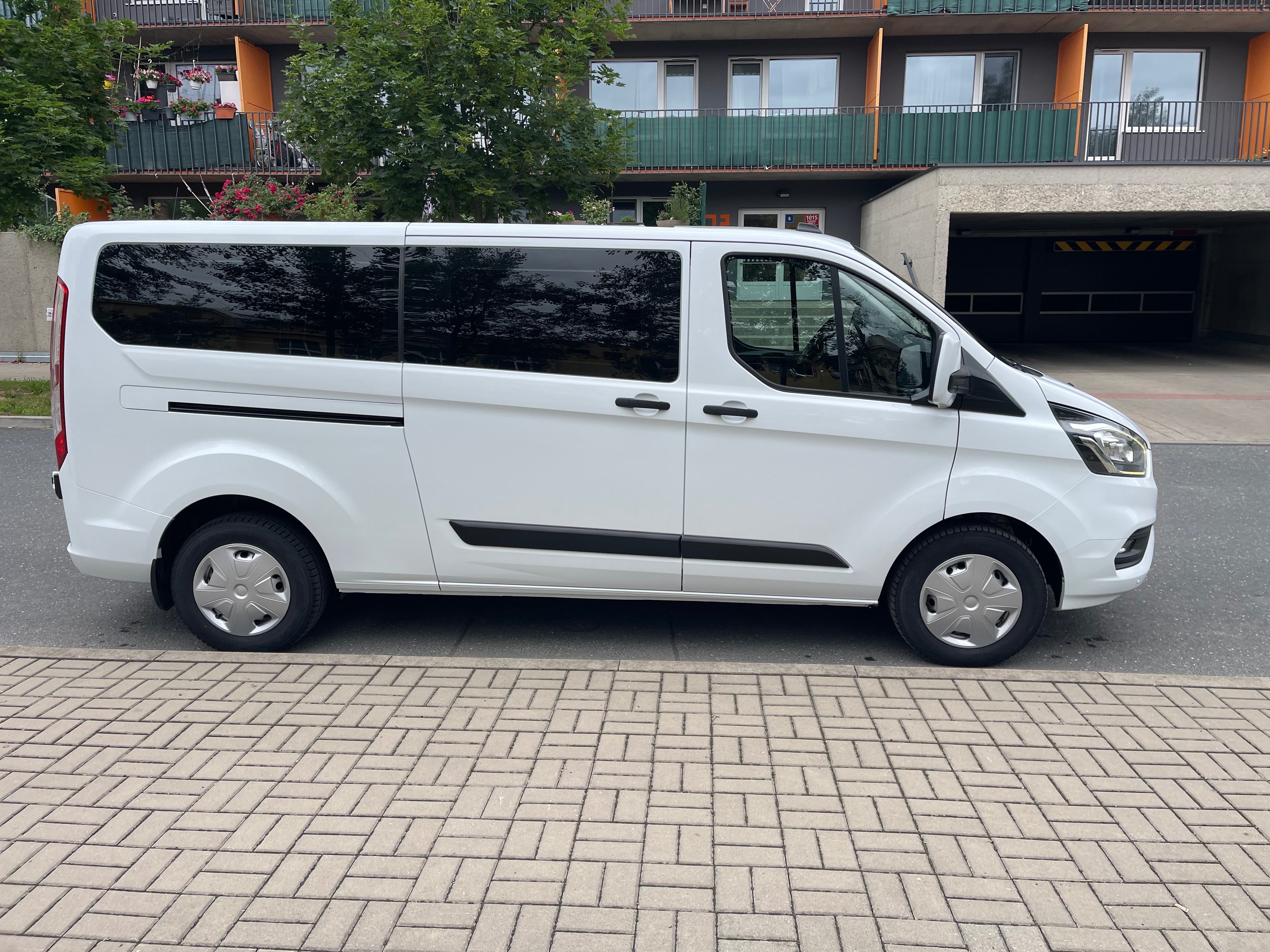 Ford Transit Custom, 2.0 TDCI  96 KW, 9 MIST, LONG - fotka 4