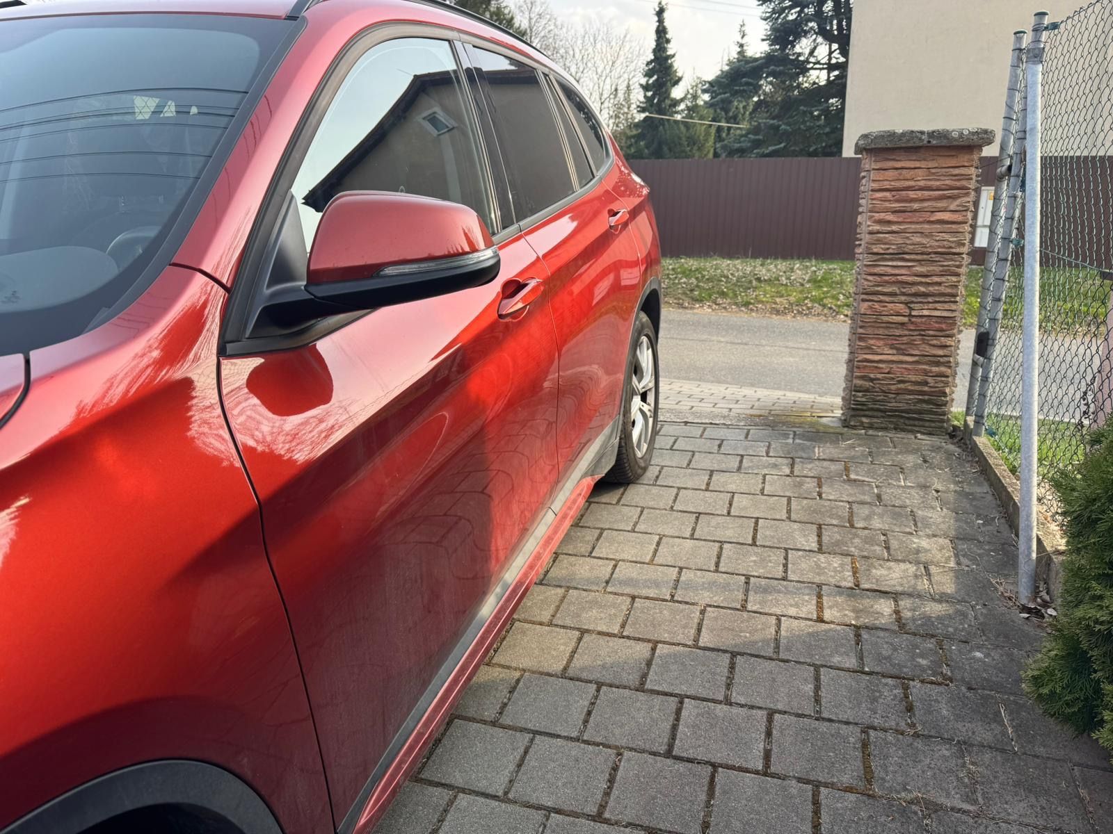 BMW X1, garažováno,1.majitel - fotka 2