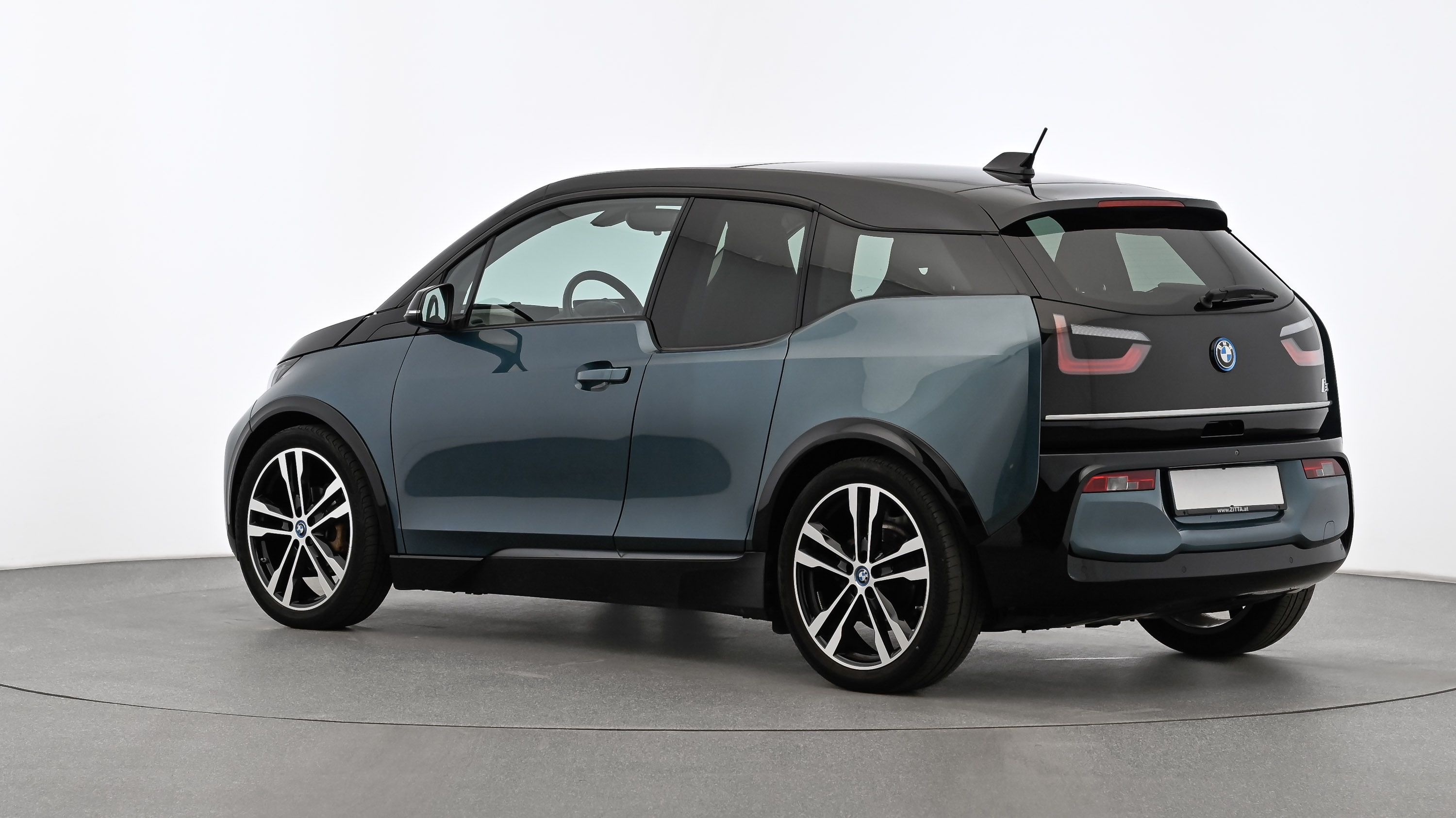 BMW i3, i3s 120Ah SUITE H/K KAMERA - fotka 4
