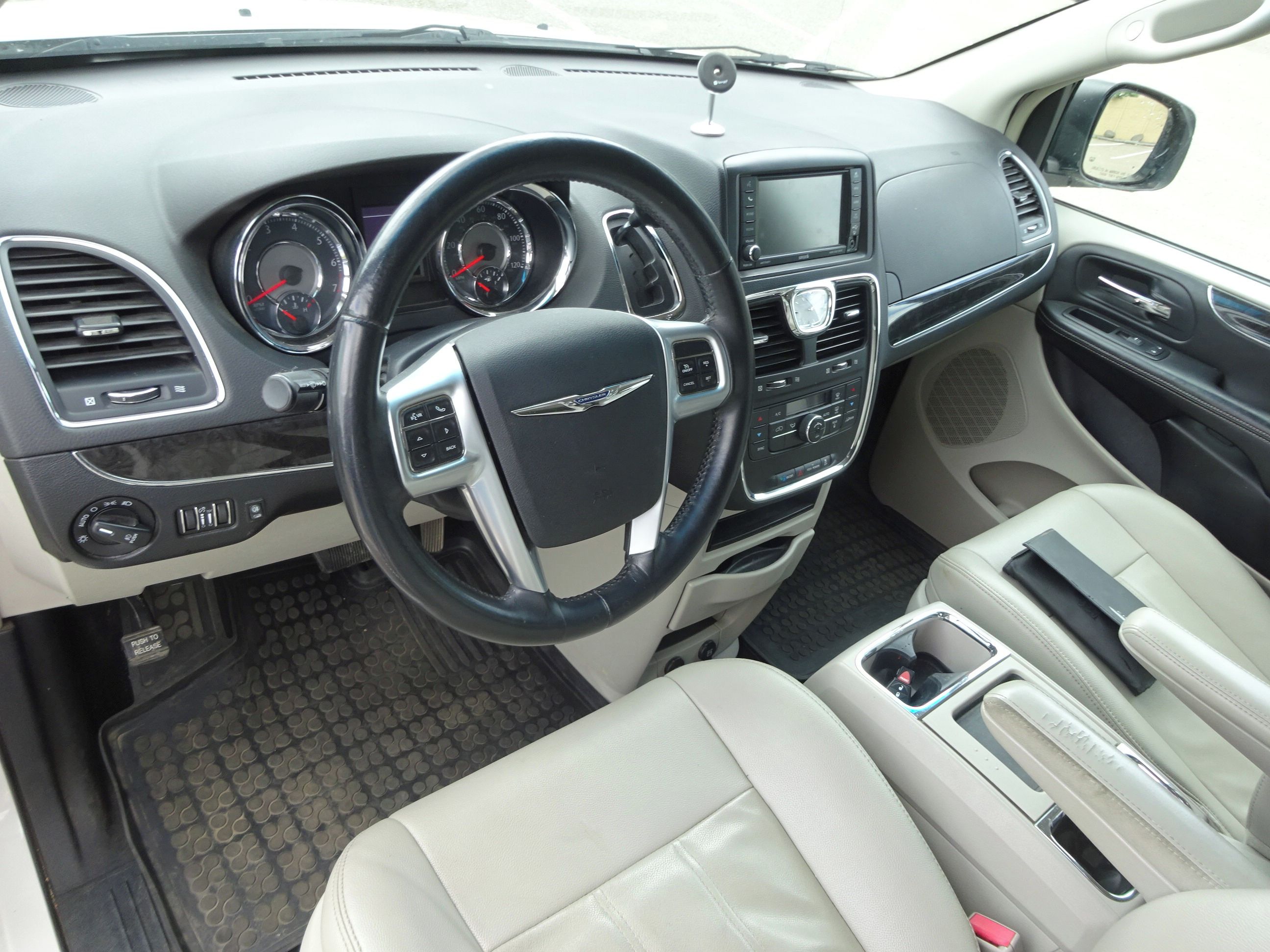Chrysler Town & Country, 3.6 L (208 KW) 7.Míst - fotka 5