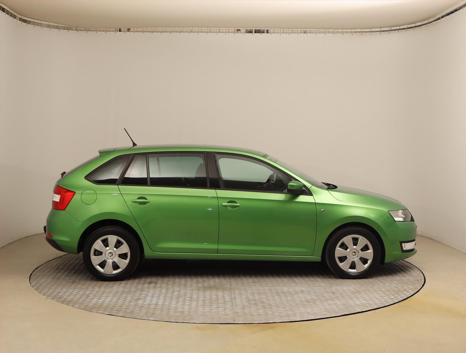 Škoda Rapid, 1.6 TDI, Spaceback, Klima - fotka 6