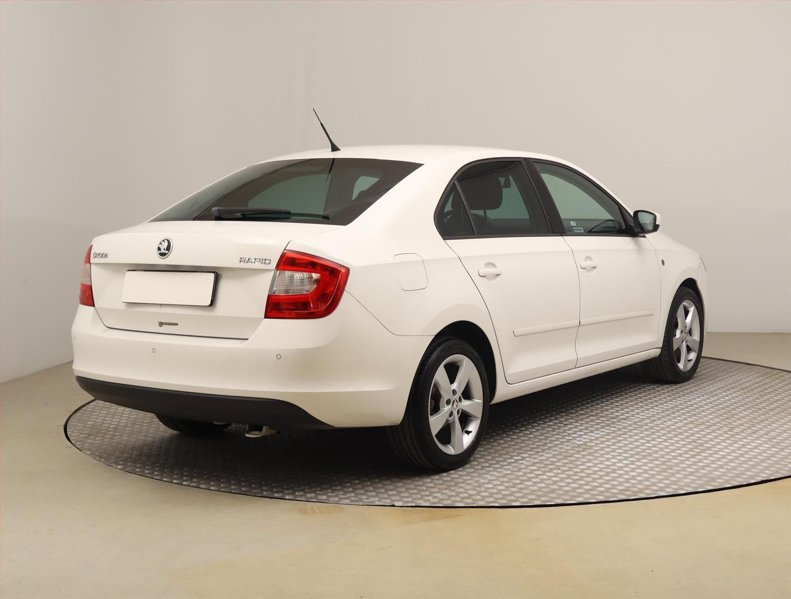 Škoda Rapid, 1.6 TDI, Ambition Plus, Xenony - fotka 5