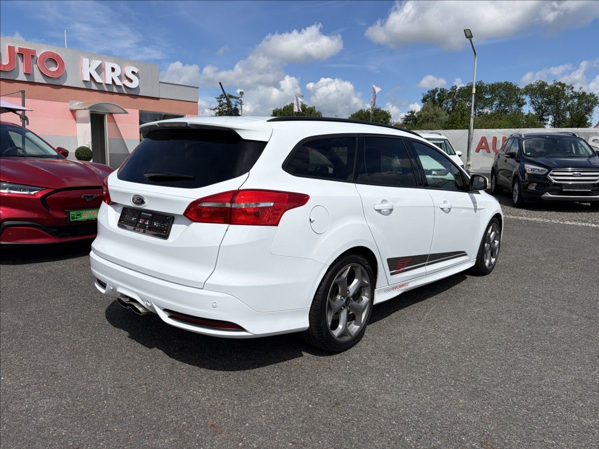 Ford Focus, 2,0 EB 184KW ST , Navi,Winterp - fotka 5