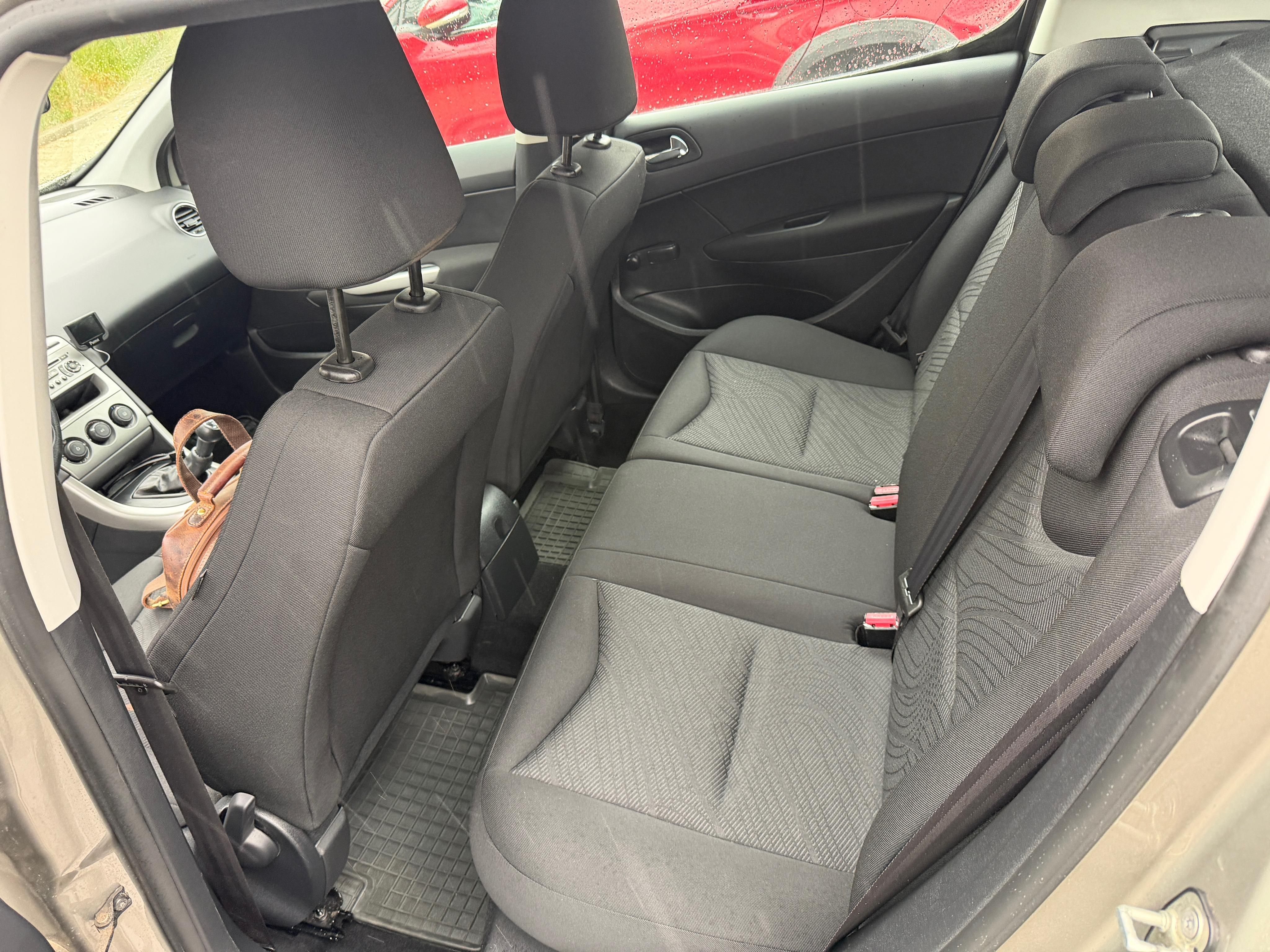 Peugeot 308, Peugeot 308,1.maj.,servisováno - fotka 6