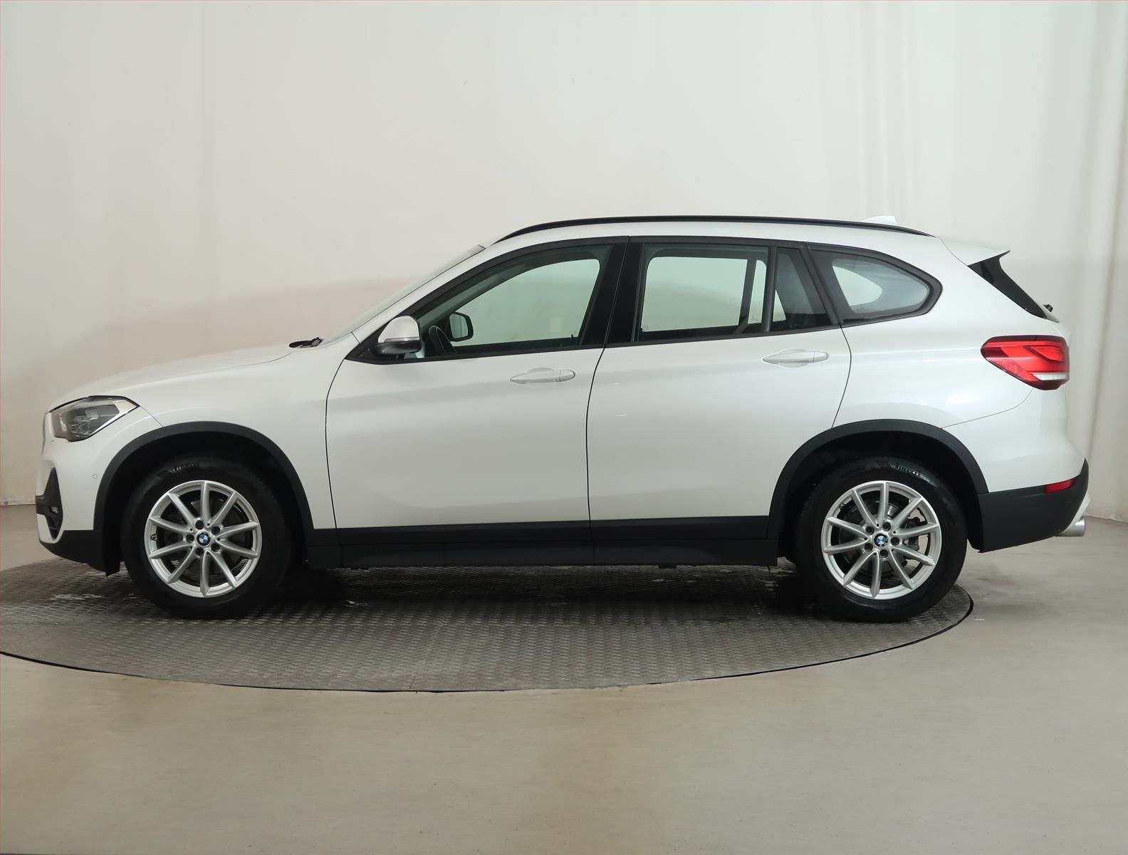 BMW X1, sDrive18i, Automat, Serv.kniha - fotka 3