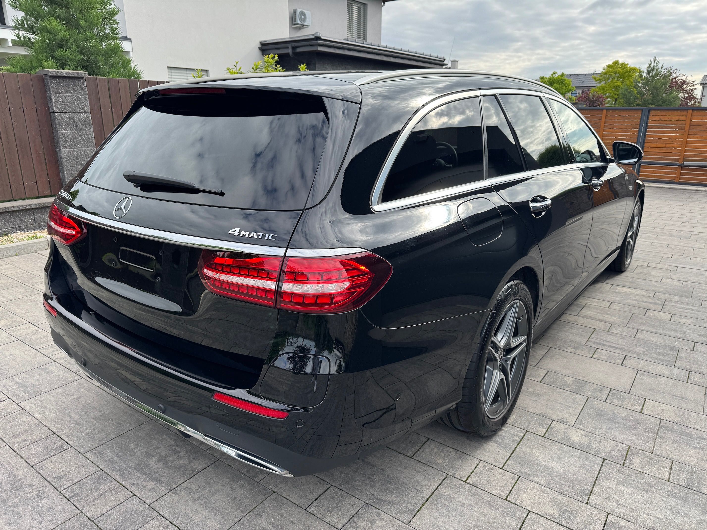 Mercedes-Benz Třídy E, 300de 4MATIC, AMG, Hybrid - fotka 4