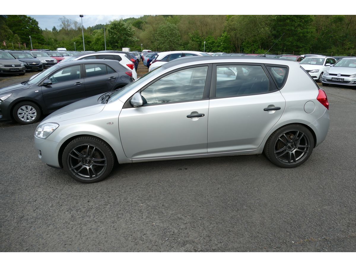 Kia Cee´d, 1,4 80KW KLIMA - fotka 4