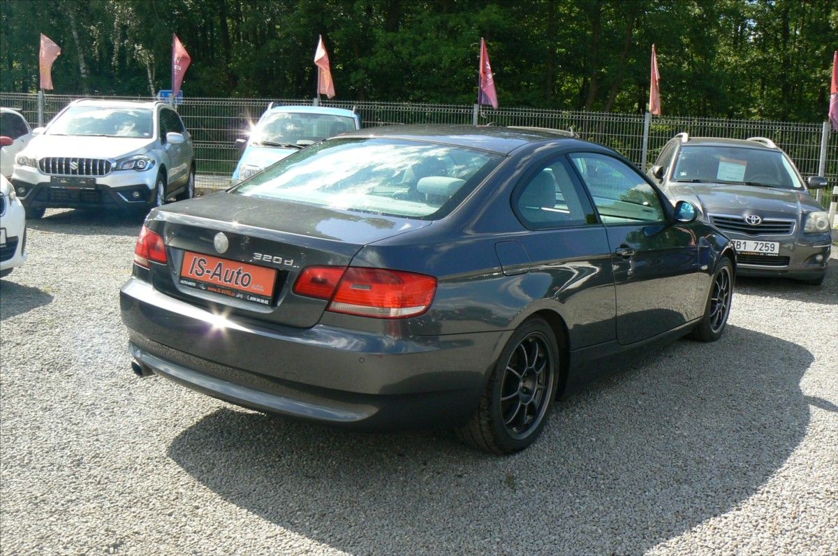 BMW Řada 3, 2,0 320 d COUPE - fotka 4