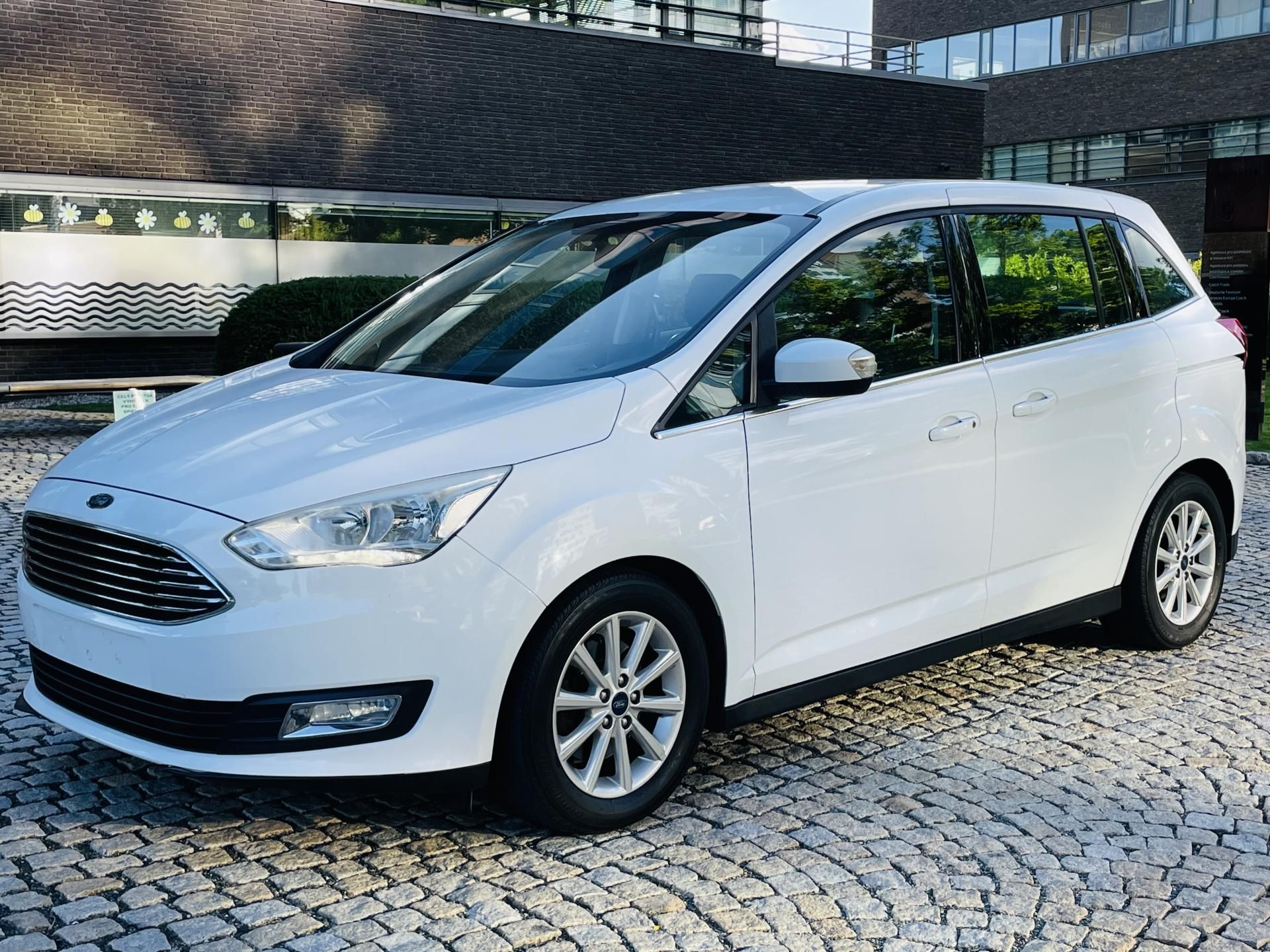 Ford Grand C-MAX, 2.0TDCi MANUÁL 7MÍST SERVISKA - fotka 5