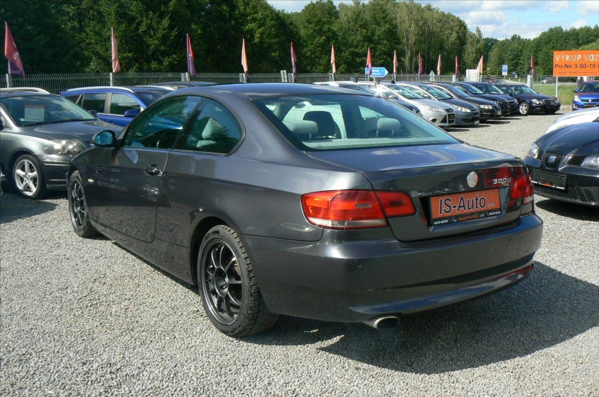 BMW Řada 3, 2,0 320 d COUPE - fotka 5
