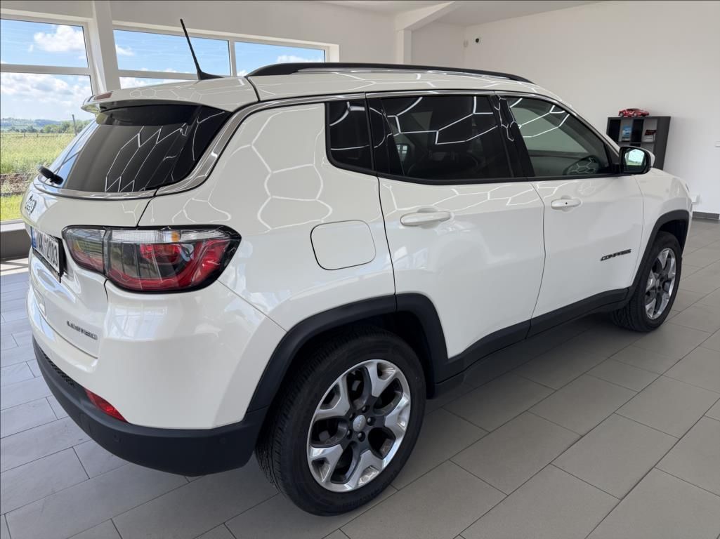 Jeep Compass, 2,0 M-Jet 125kW 4x4 DPH Automa - fotka 5