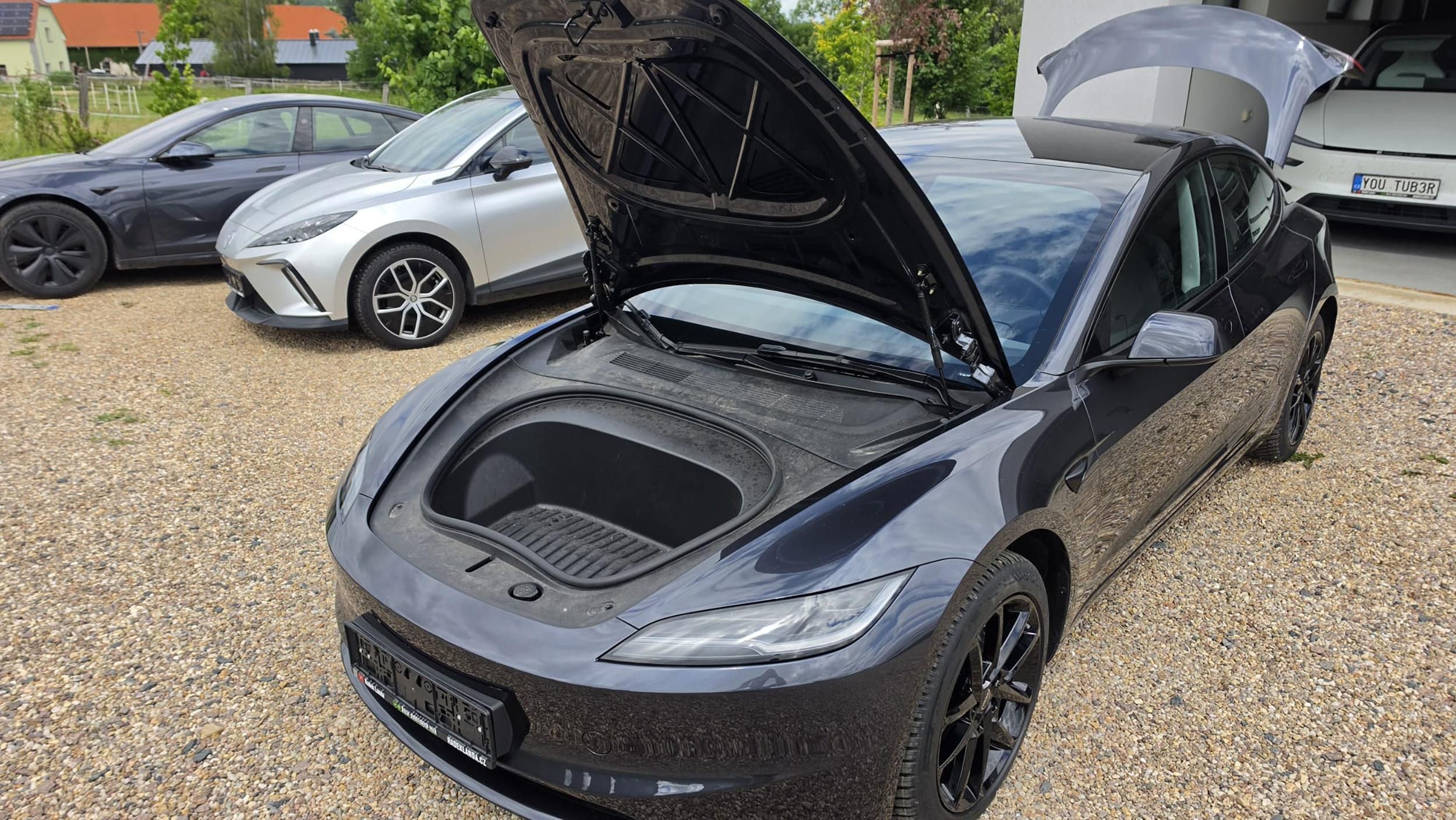 Tesla Model 3 - fotka 5