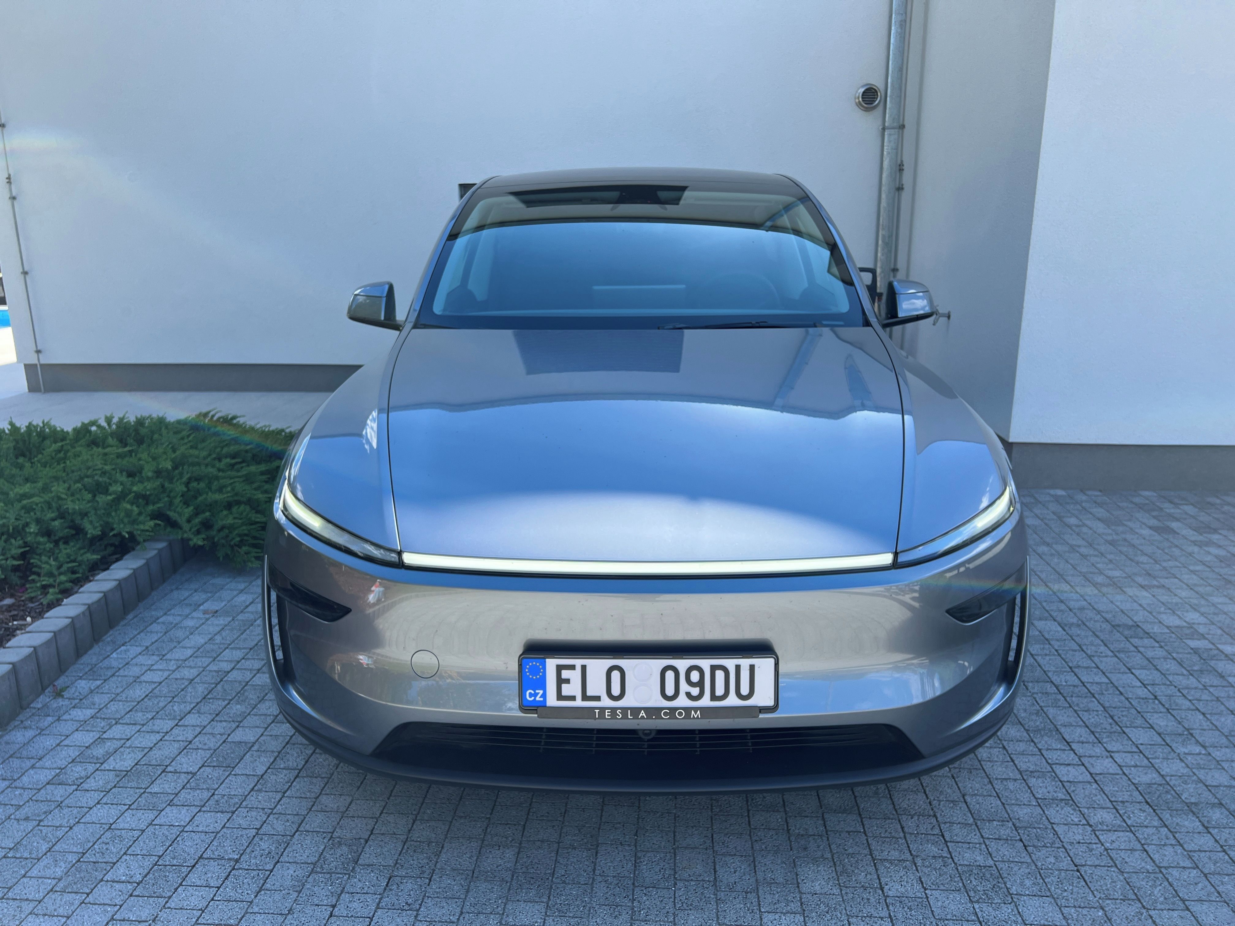 Tesla Model Y - fotka 2
