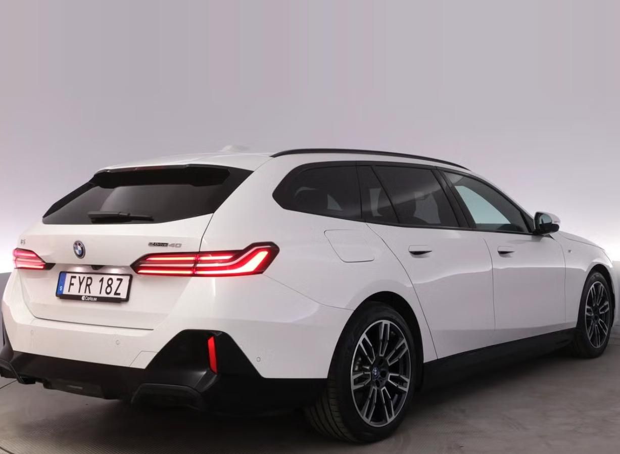 BMW i5, eDrive40 Touring SoH 97% Tažné - fotka 4