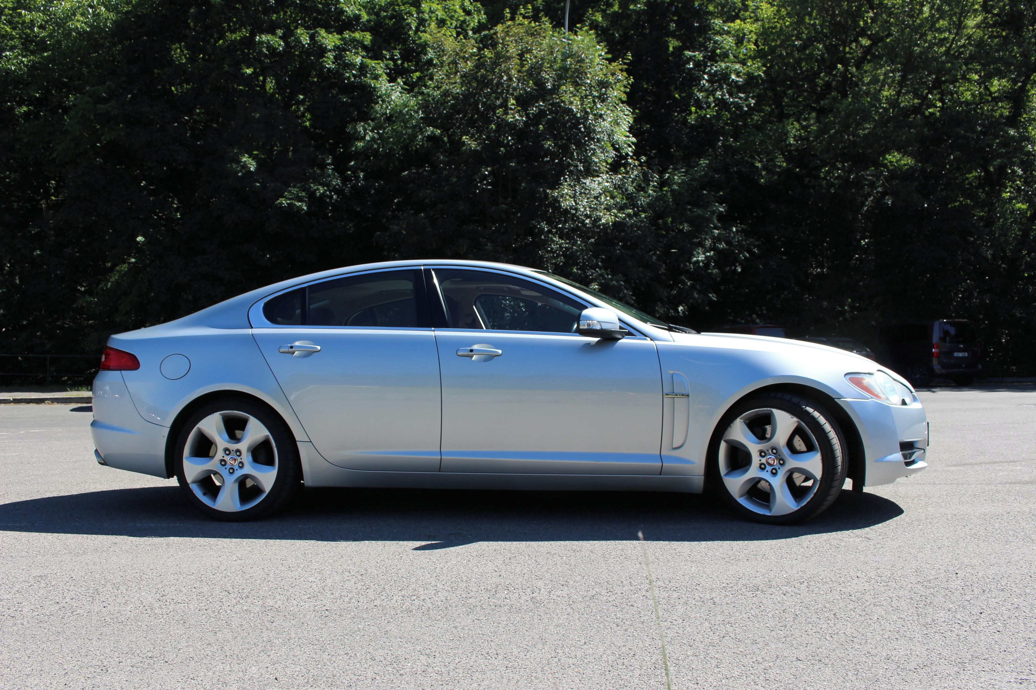 Jaguar XF, 4,2l supercharged V8 - fotka 4