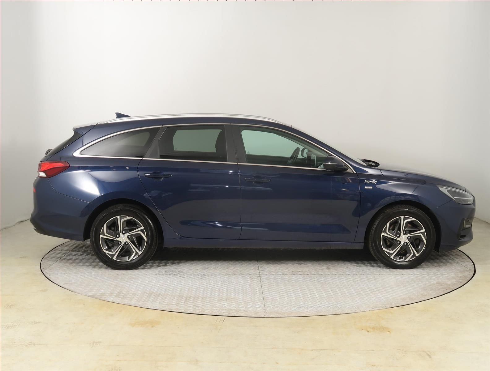 Hyundai i30, 1.5 T-GDI MHEV, Family - fotka 6