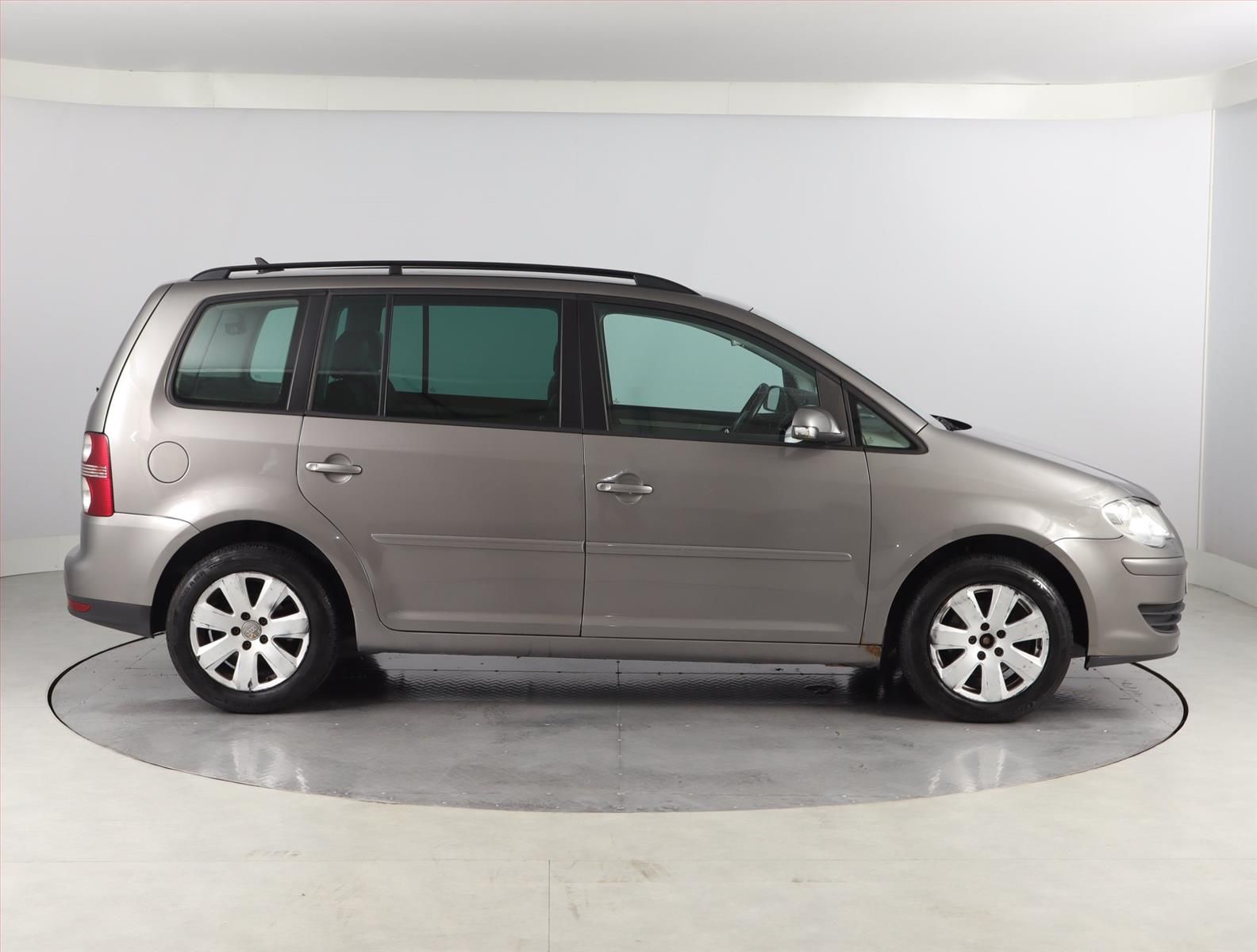Volkswagen Touran, 2.0 TDI, Highline, Automat - fotka 6