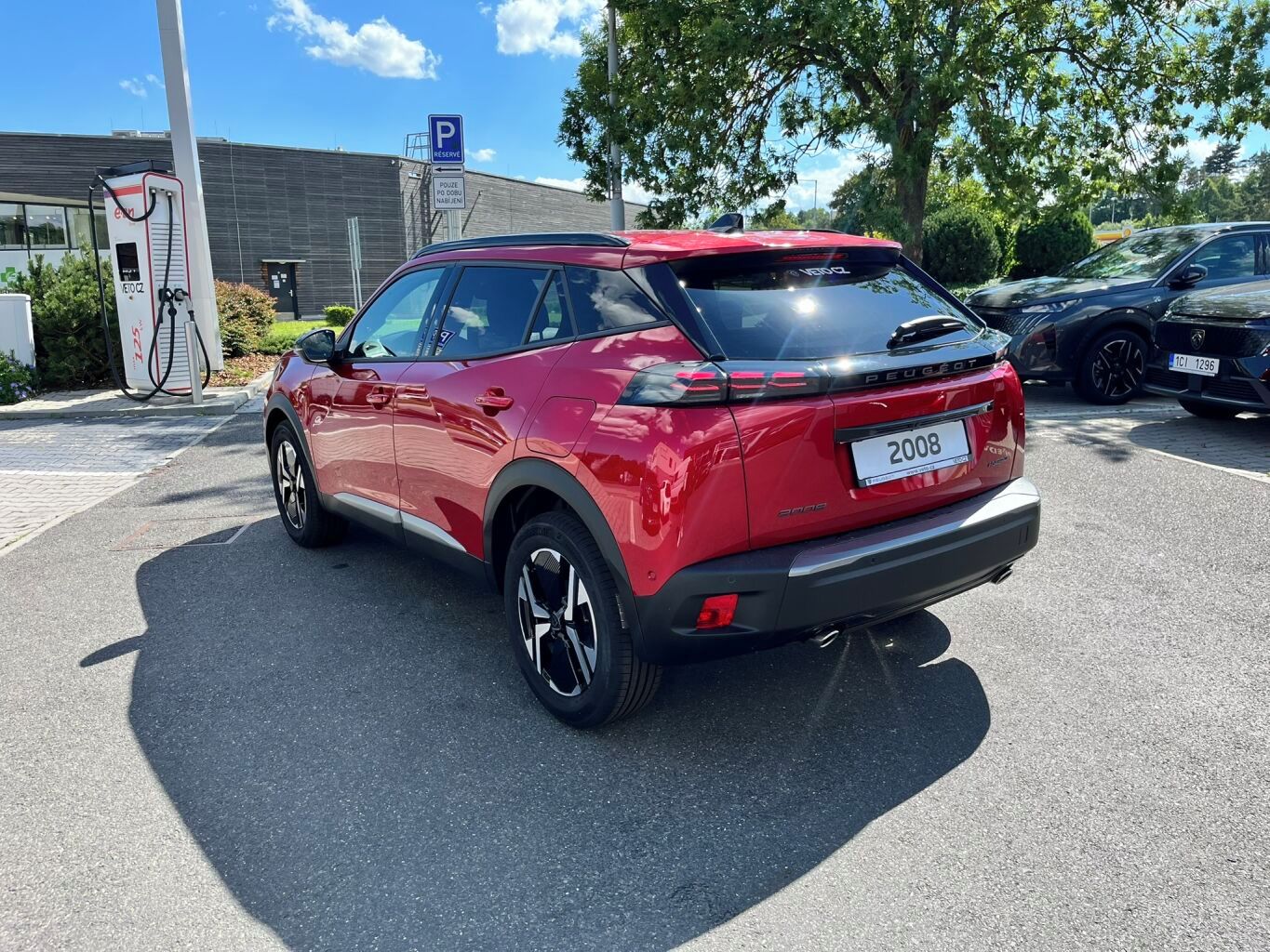 Peugeot 2008, ALLURE Hybrid 145 e-DCS6 - fotka 3