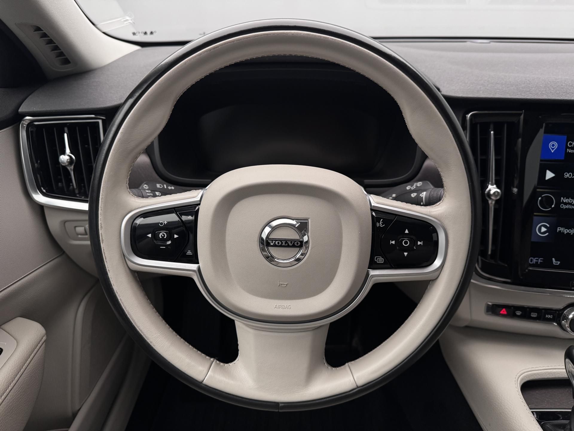 Volvo V90, CC D4 AWD MOMENTUM AUT - fotka 3