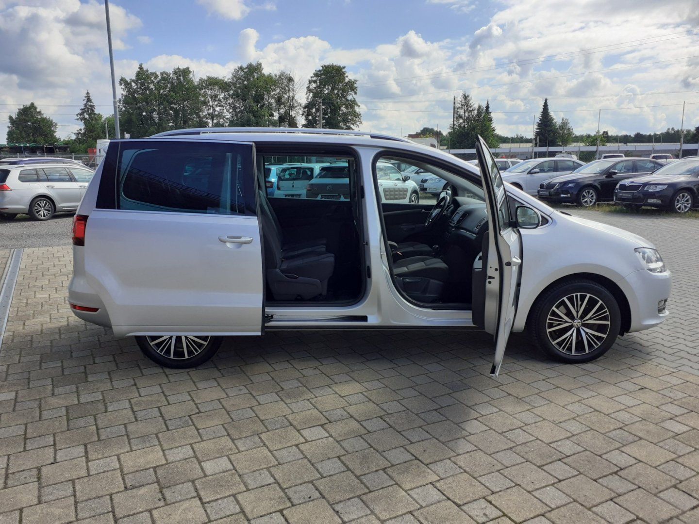 Volkswagen Sharan, 2.0 TDI 4X4 DSG 7 MÍST. - fotka 4