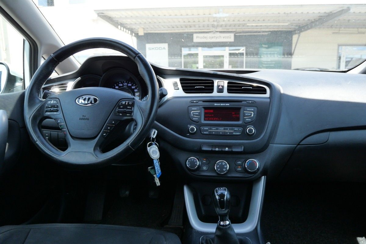 Kia Cee´d, 1.6 CRDi 94kw - fotka 6
