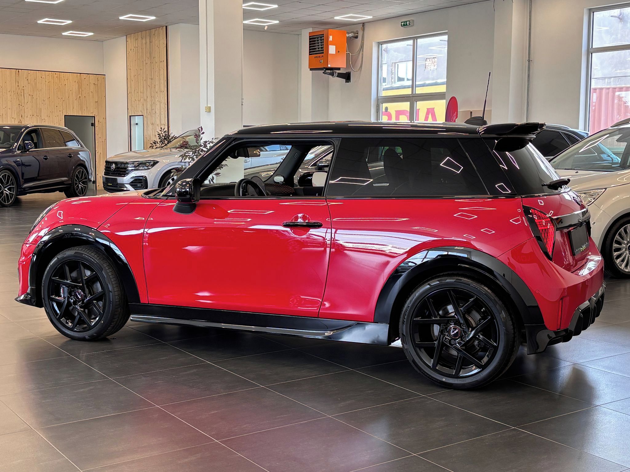 Mini Cooper, JCW Chilli red, Panorama Sport - fotka 4