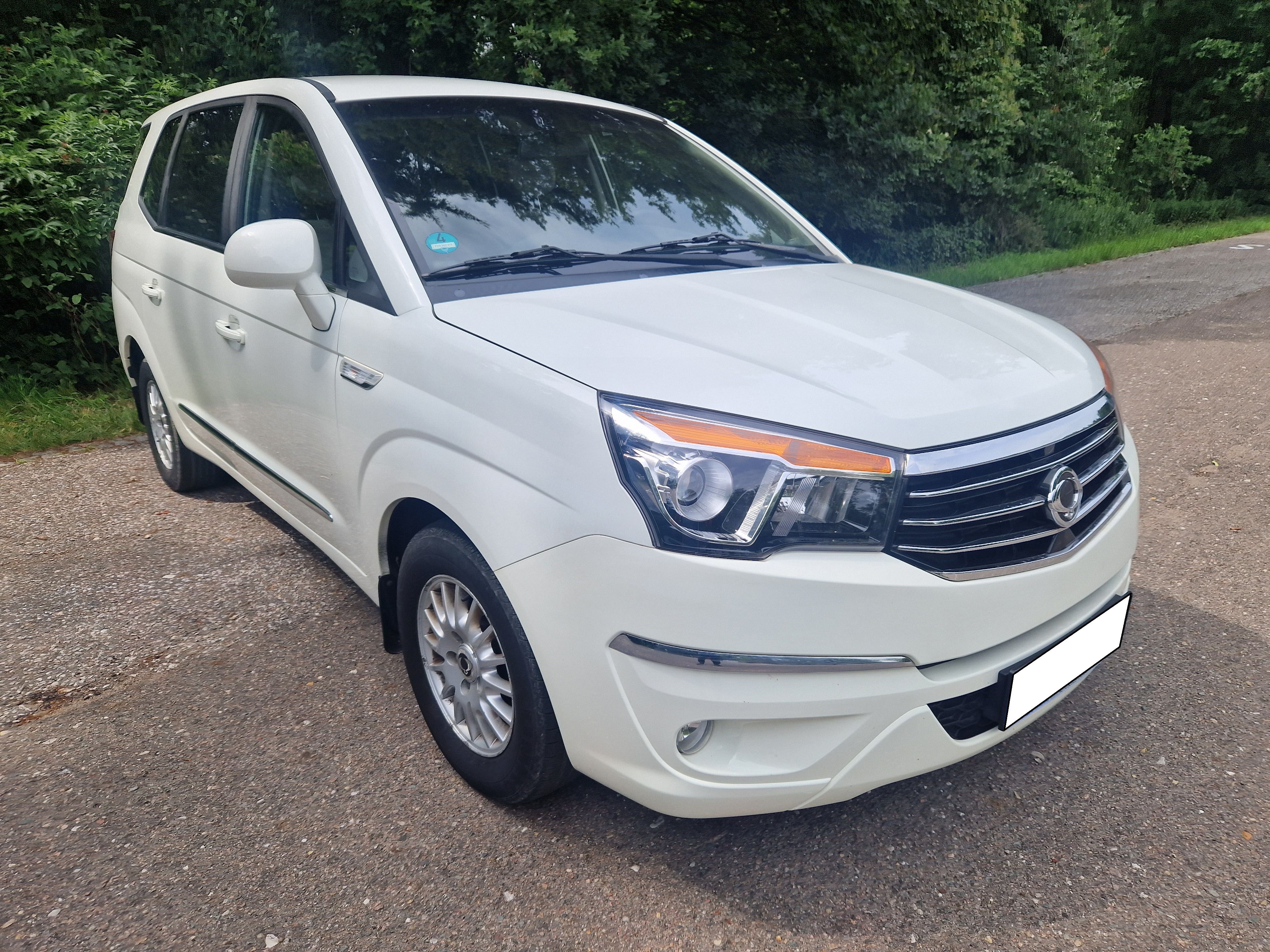SsangYong Rodius, 2.2 XDi 131 kW - 7 MÍST - fotka 2