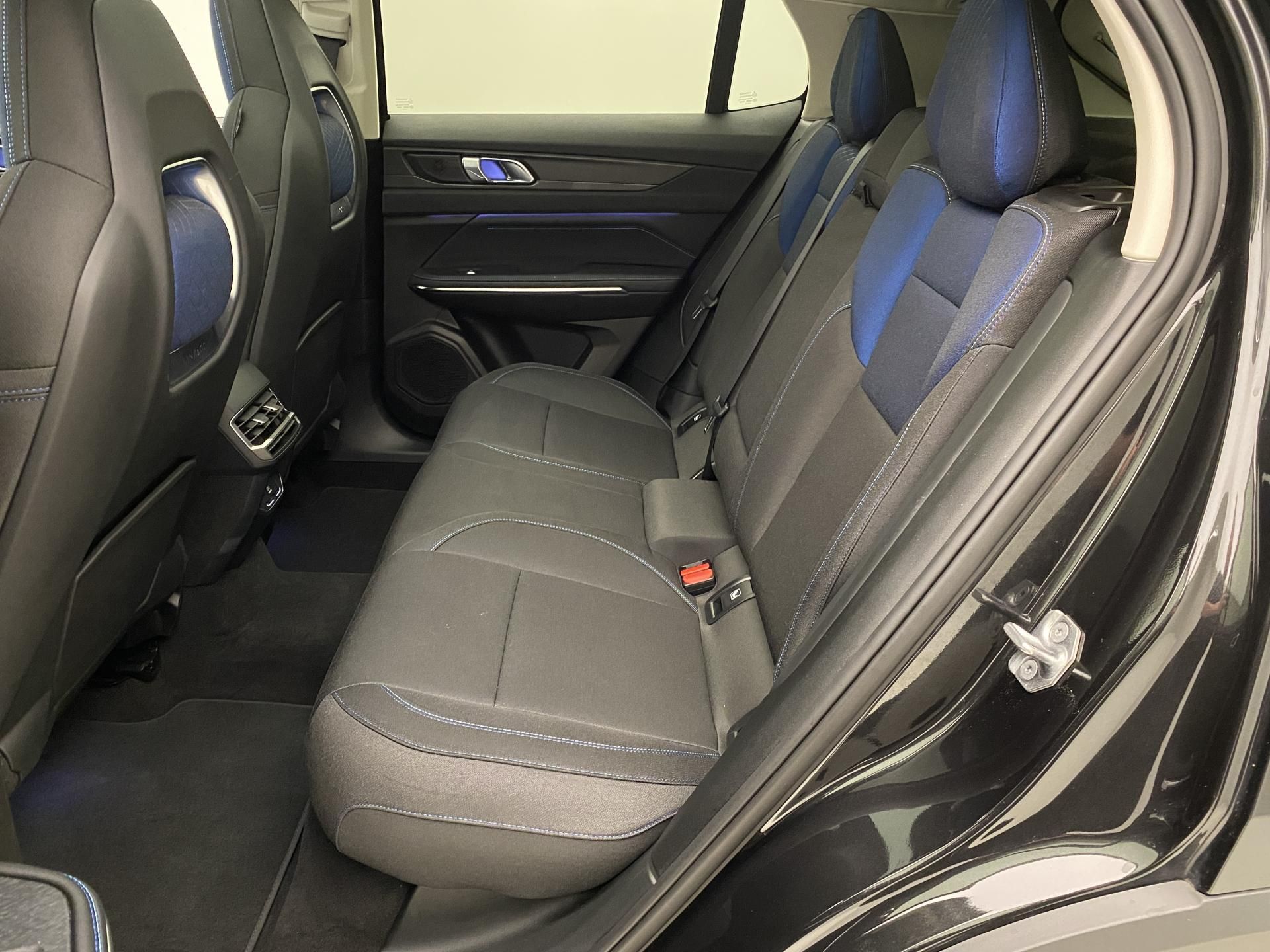 Lynk & Co 01, MORE PHEV - fotka 4