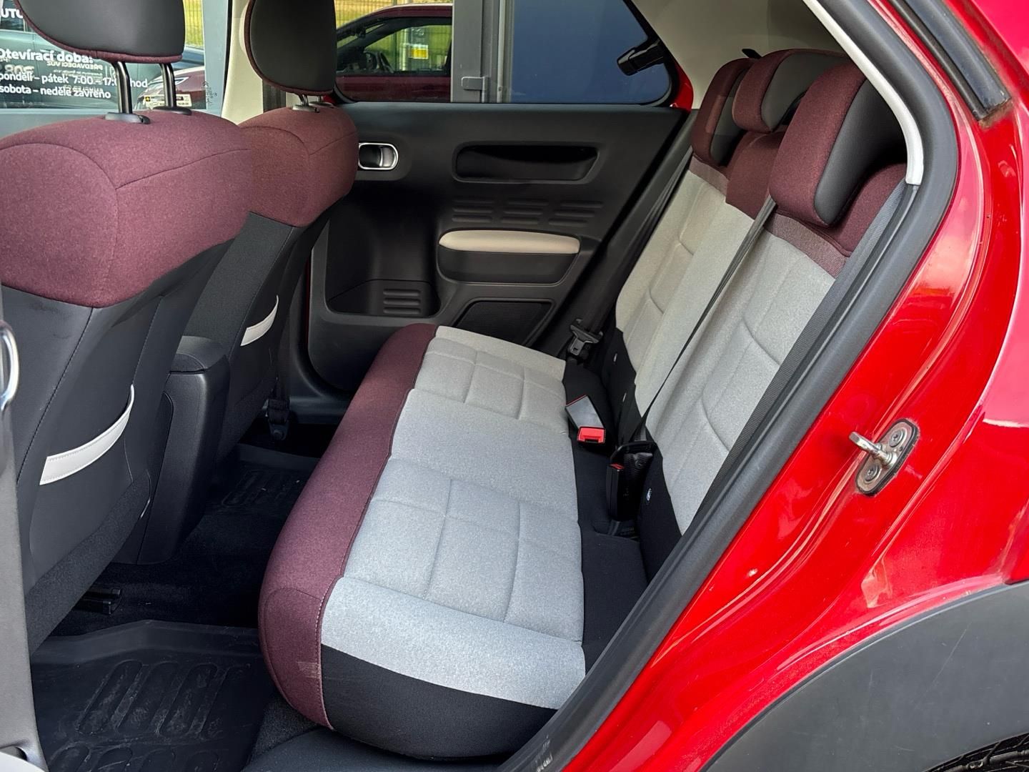 Citroën C4 Cactus, 1.2 PureTech / 81 kW - fotka 6