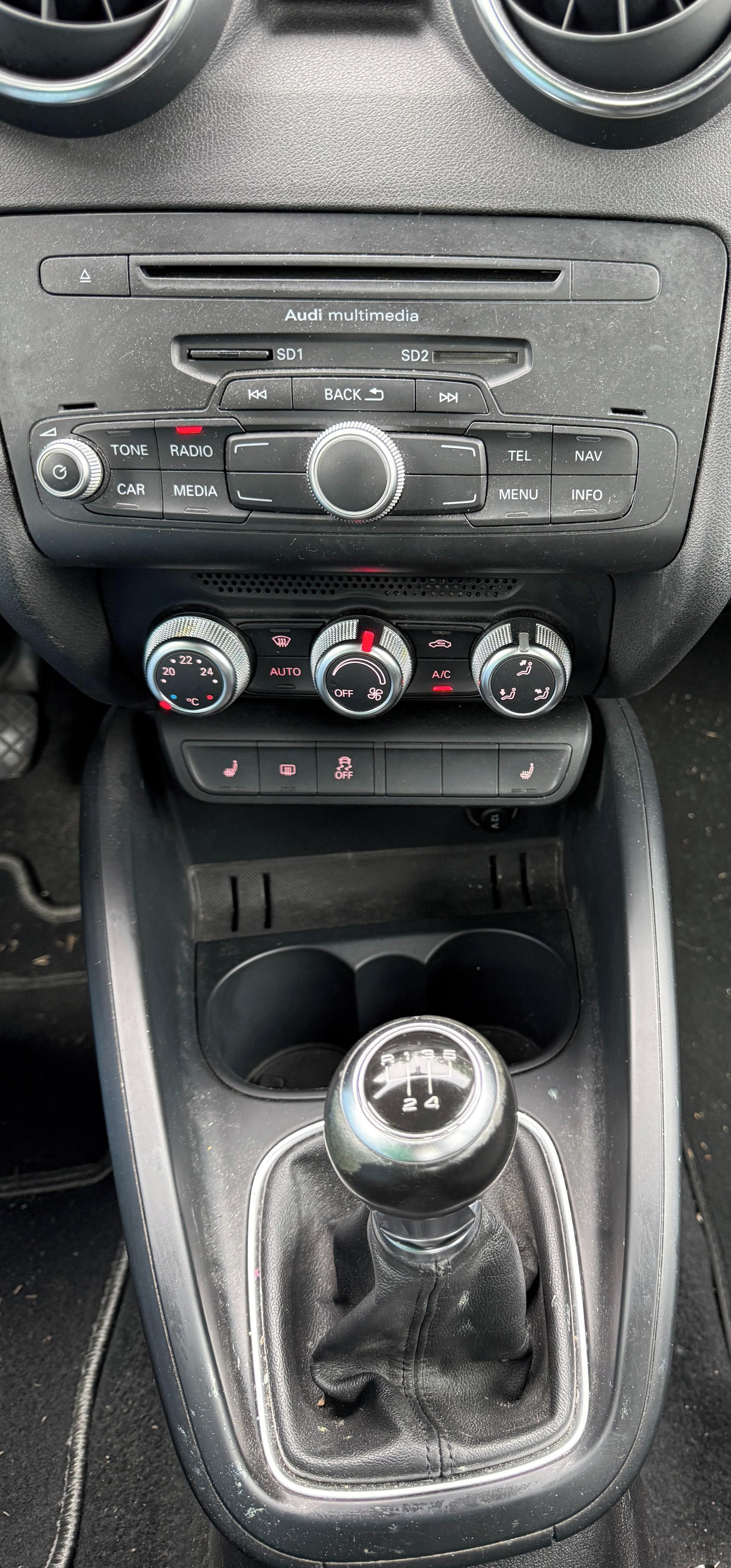 Audi A1, 1.6 tdi 77kW SPORTBACK - fotka 6