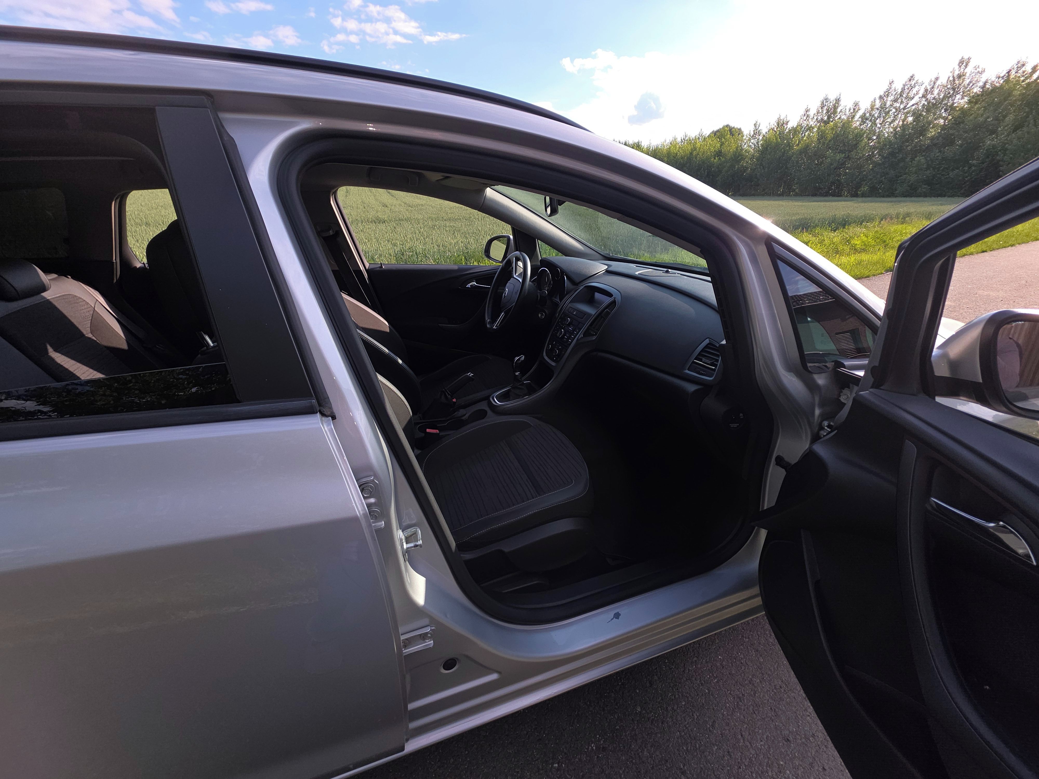 Opel Astra, J 1.6 cdti 81 kW - fotka 4