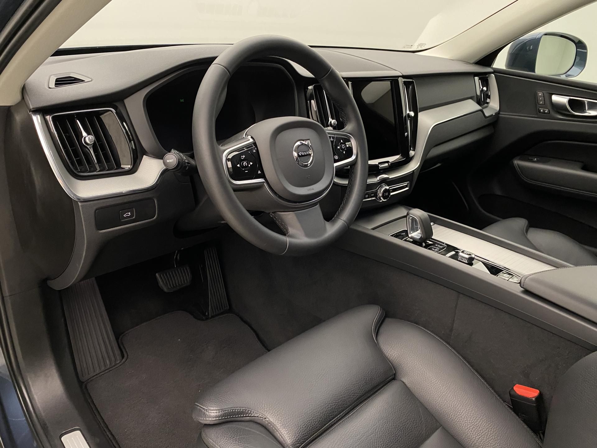 Volvo XC60, B4 AWD BRIGHT PLUS AUT CZ - fotka 4