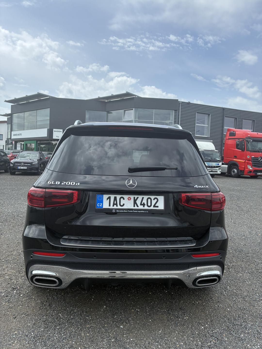 Mercedes-Benz GLB, 200d 4MATIC - fotka 4