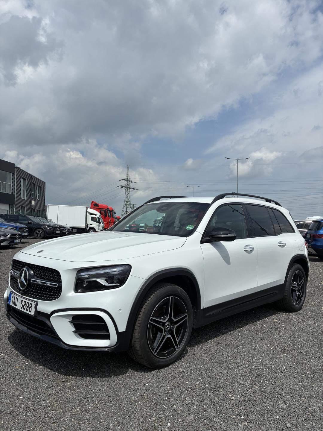 Mercedes-Benz GLB, 200d 4MATIC - fotka 3