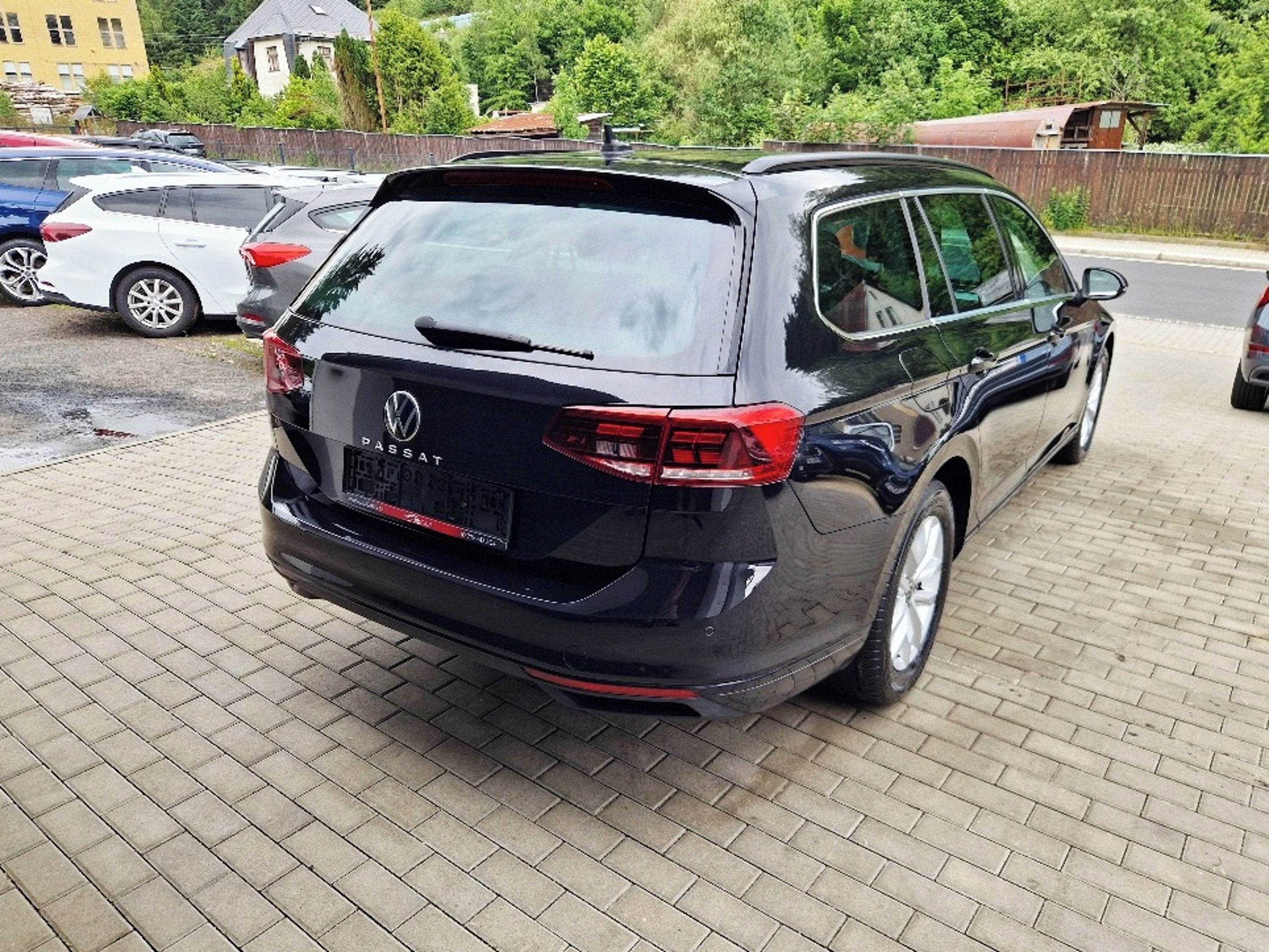 Volkswagen Passat, 2.0 TDi (110 kW) Business, LED - fotka 4