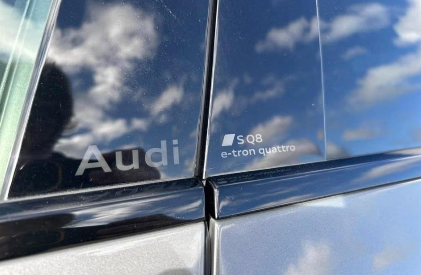 Audi SQ8, e-tron quattro Matrix - fotka 6