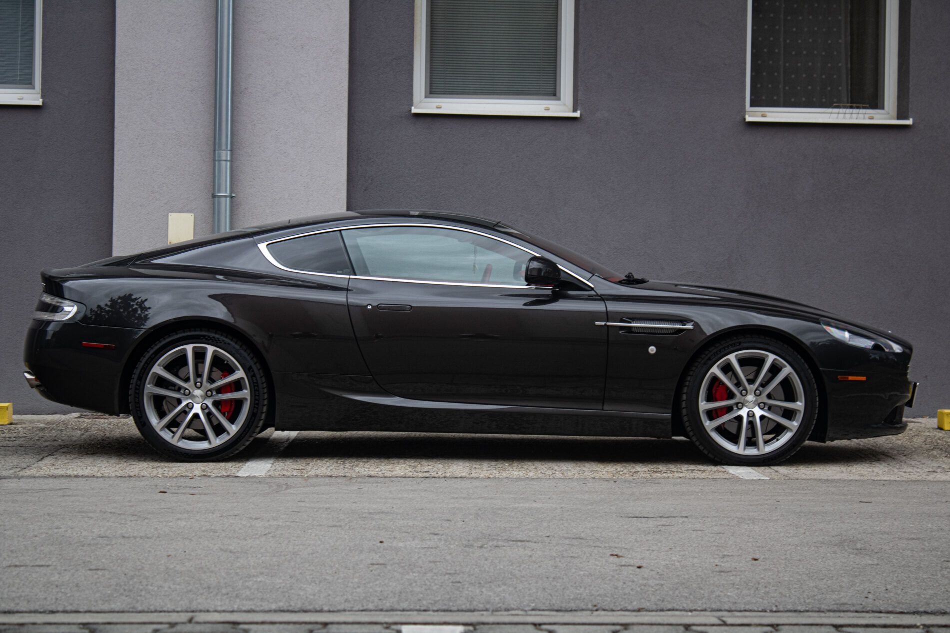 Aston Martin DB9 - fotka 3