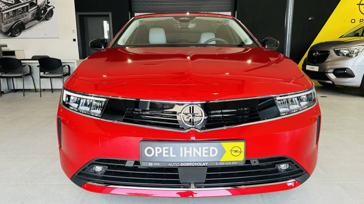Opel Astra, Elegance HB 1.2 TURBO 96kW/130 - fotka 2