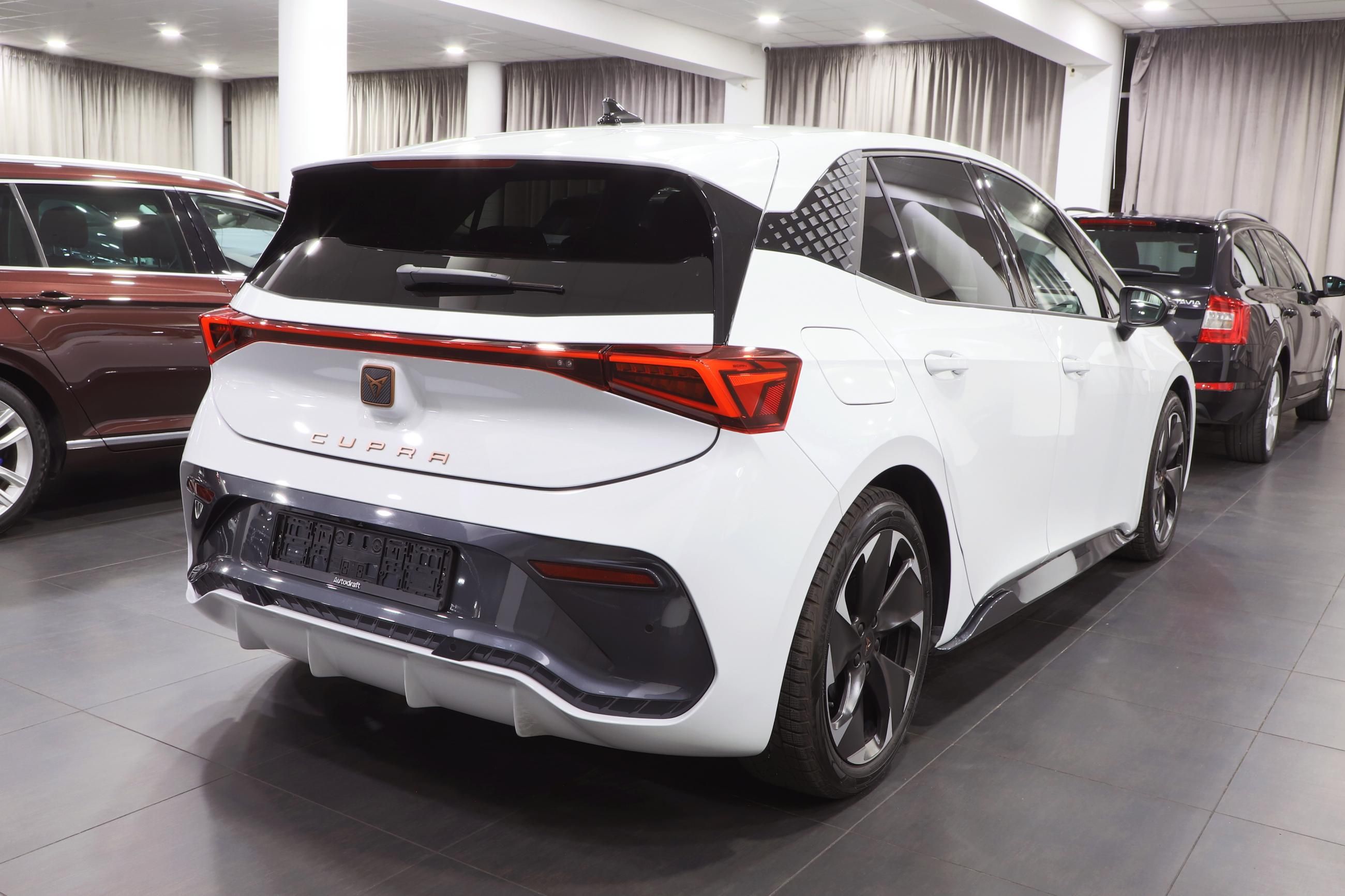 Cupra Born, Born electric 150kW / ALU 19" - fotka 4