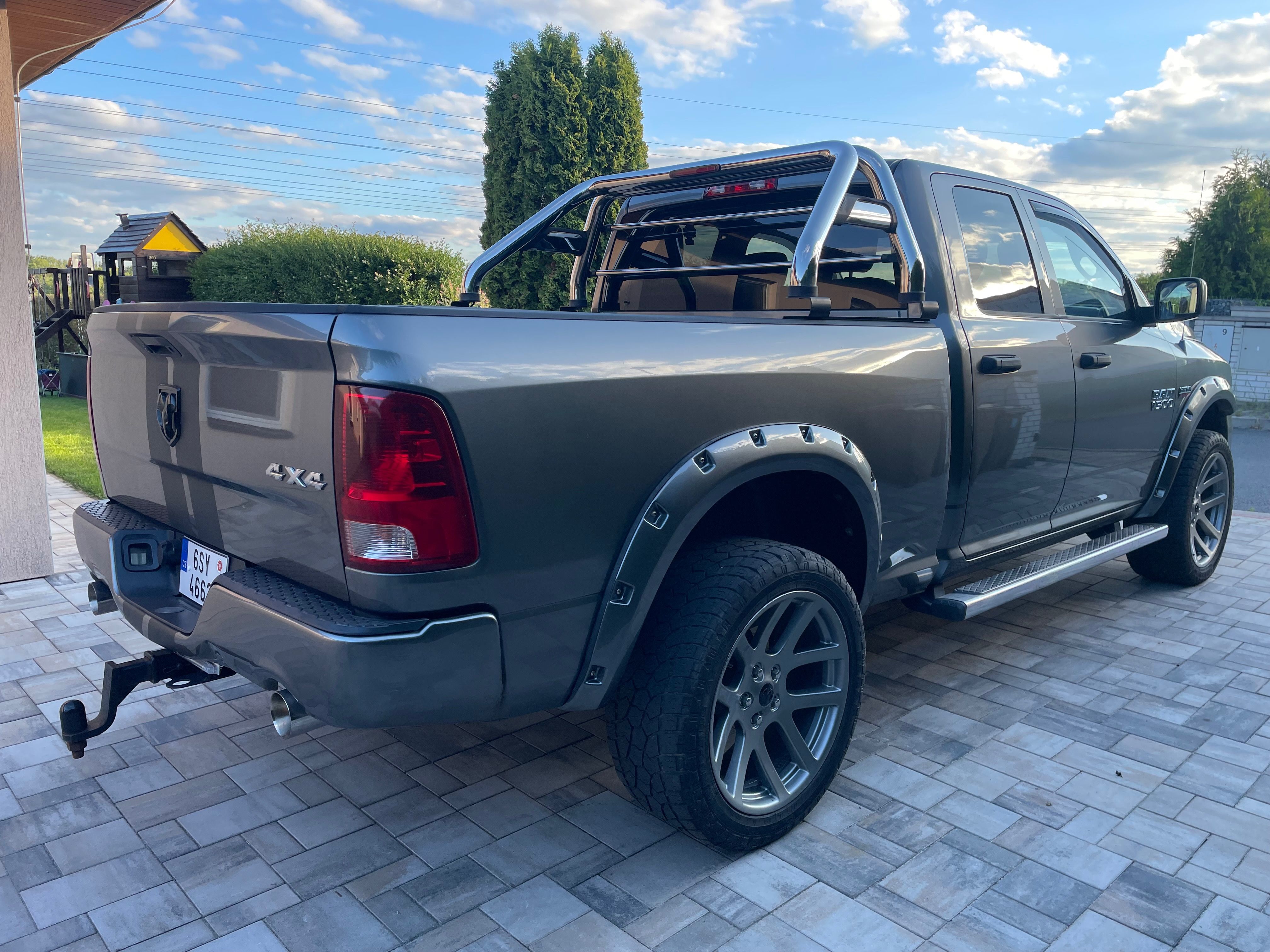 Dodge Ram, 1500 5,7 4x4 LPG Prins 6míst - fotka 3