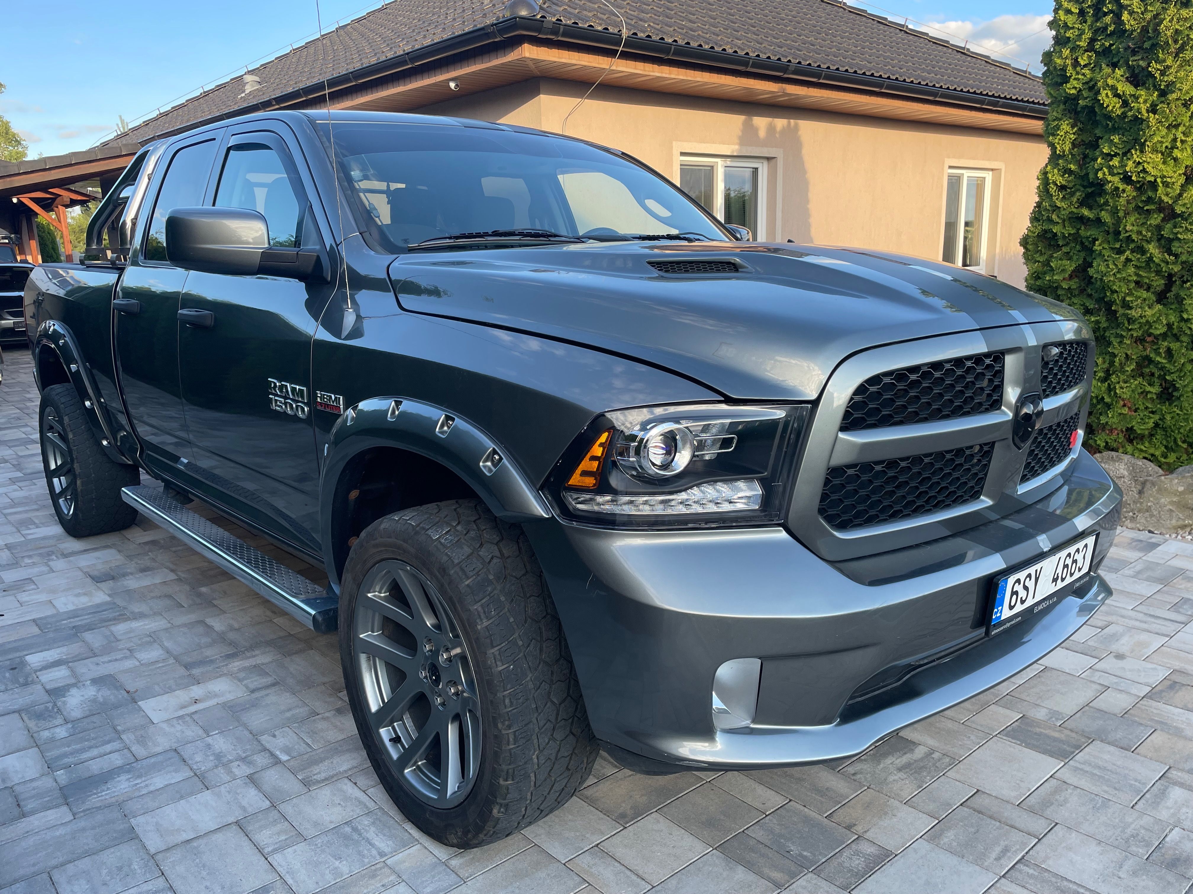 Dodge Ram, 1500 5,7 4x4 LPG Prins 6míst - fotka 2