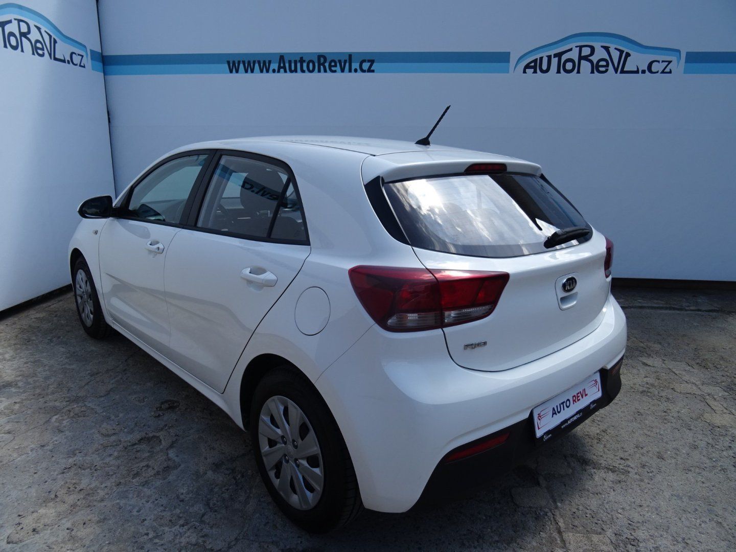 Kia Rio, 1.2i,61kW,1majČR,S.kni,klima - fotka 3