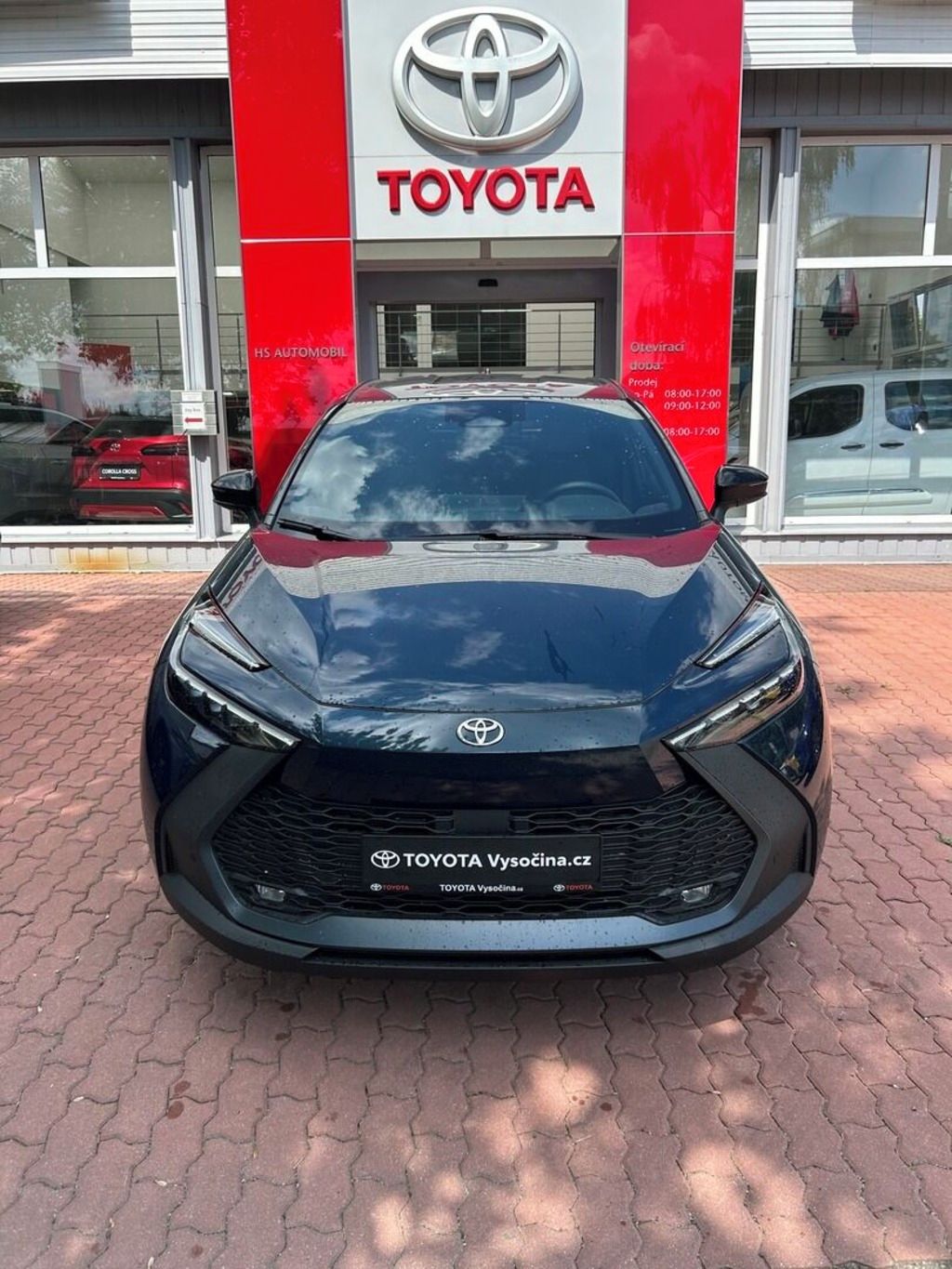 Toyota C-HR, 2,0 Plug-in Hybrid 220 koní - fotka 2