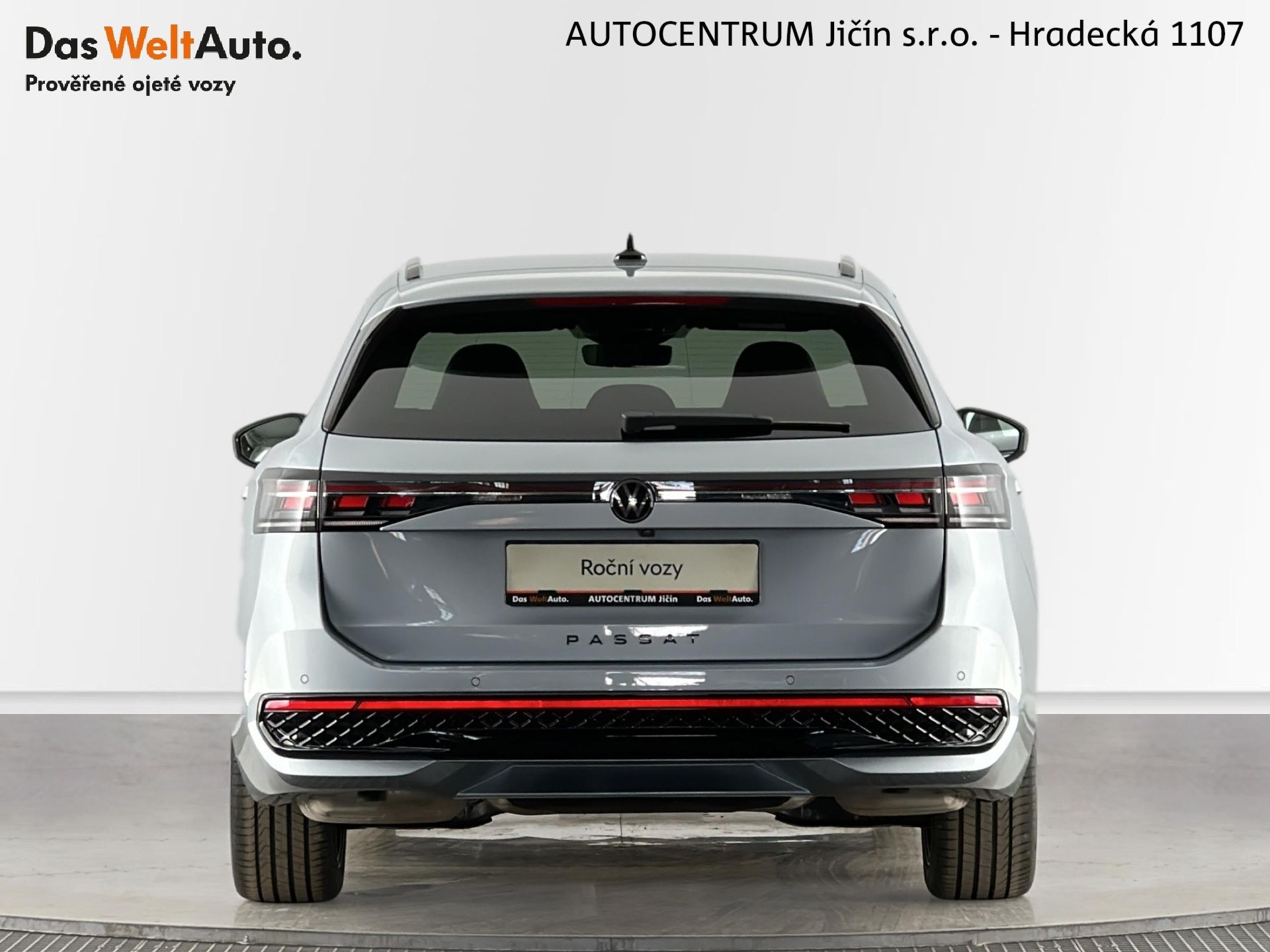 Volkswagen Passat, R-Line Black Style 2.0 TSI 195 - fotka 6