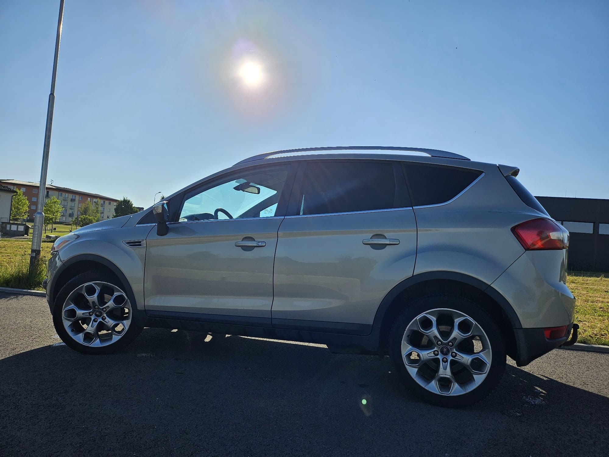 Ford Kuga, 2.0 tdi 120kw 4x4 INDIVIDUAL - fotka 6