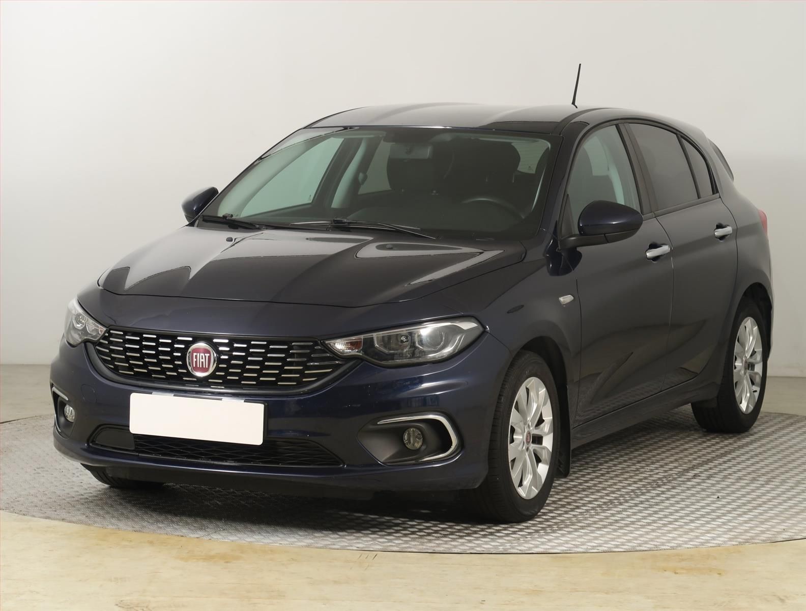 Fiat Tipo, 1.4 16V, Serv.kniha, Navi - fotka 2
