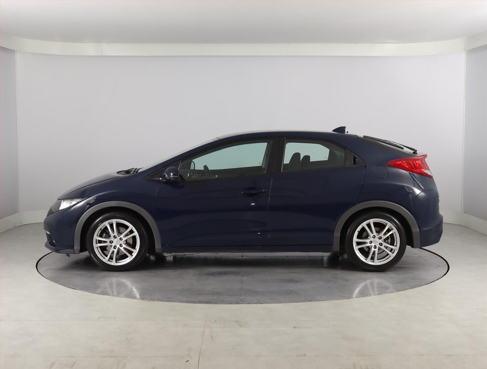 Honda Civic, 1.8 i-VTEC, Serv.kniha, Navi - fotka 3