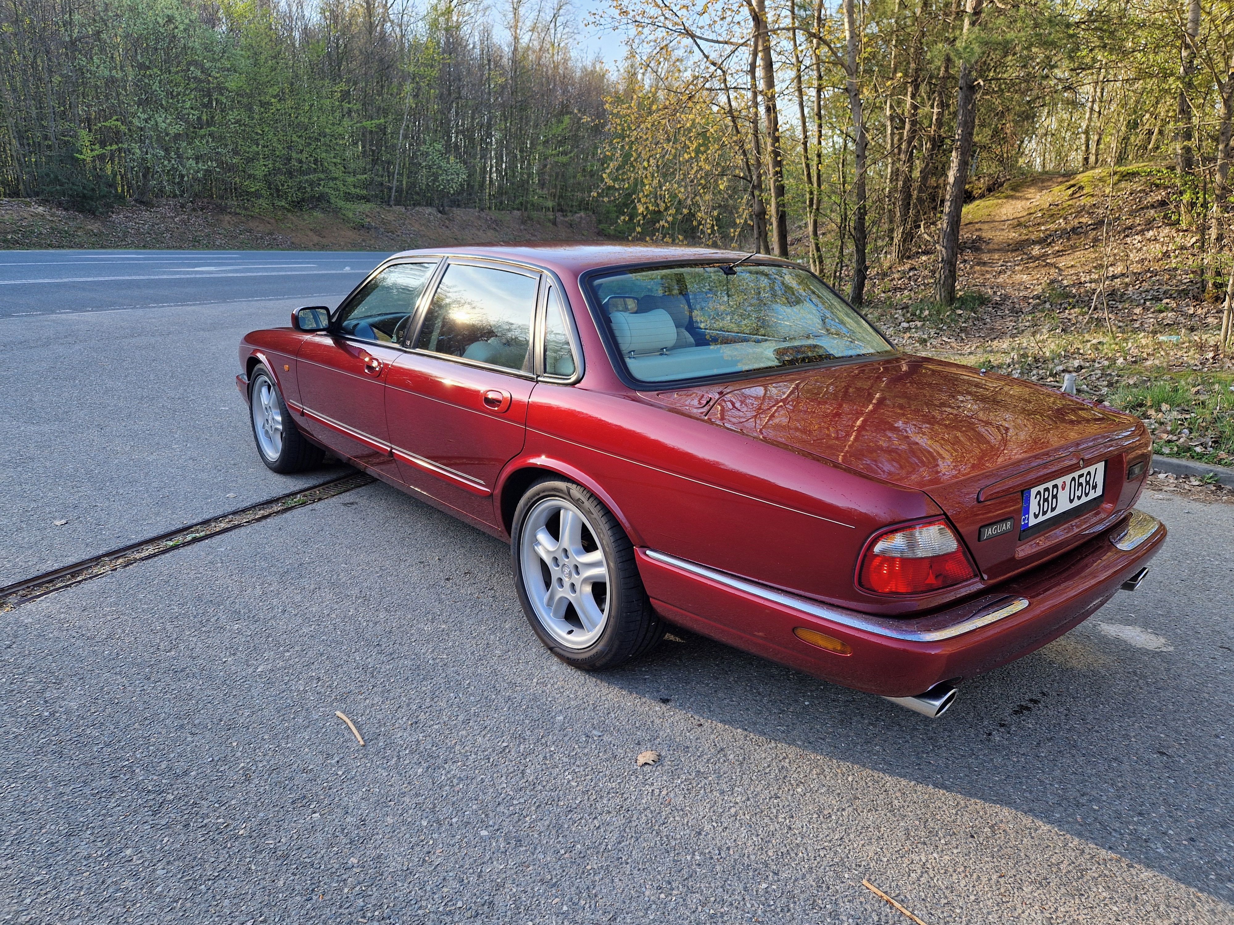 Jaguar XJR, 4.0 kompresor, 267kW - fotka 5