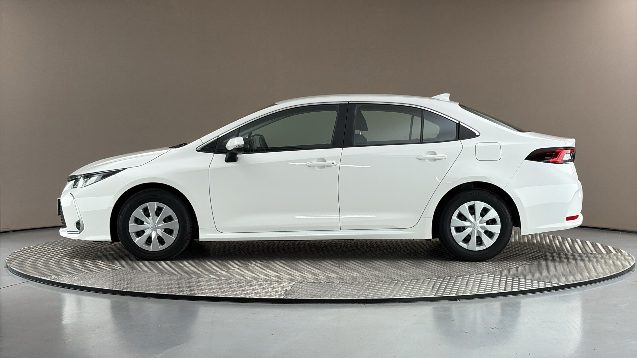 Toyota Corolla, 1.8 Hybrid AUT Active Sedan - fotka 4