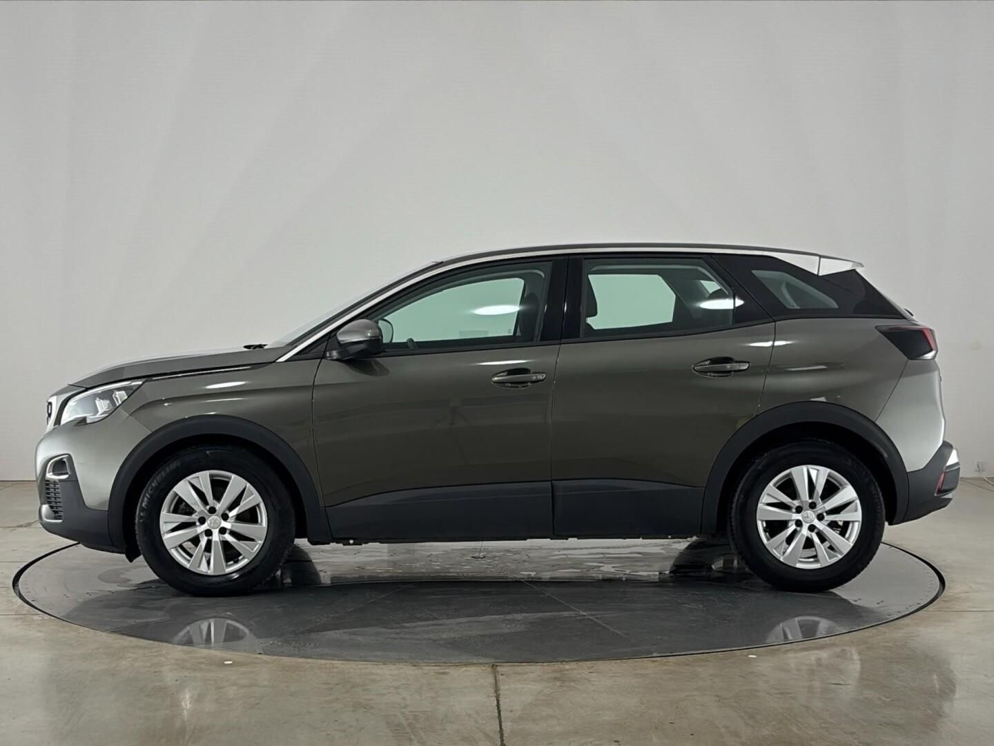 Peugeot 3008, 1.2 PureTech / 96 kW Active - fotka 3